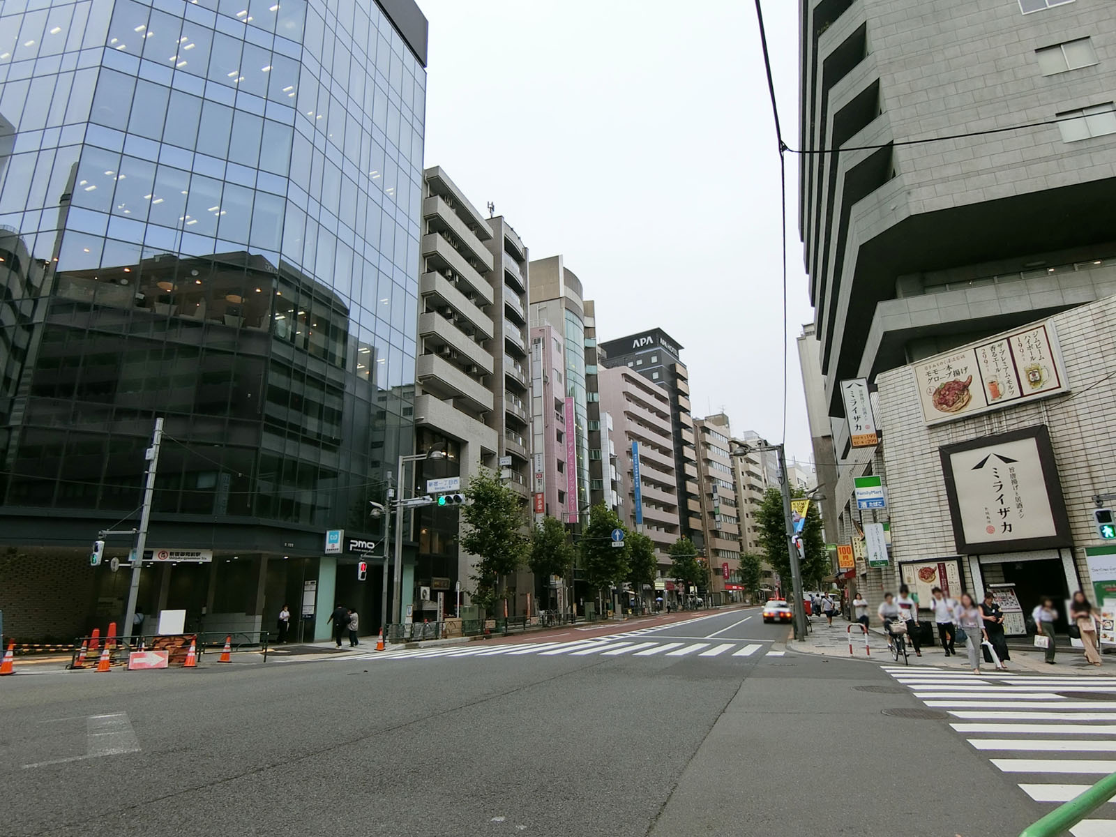 付近の新宿通り