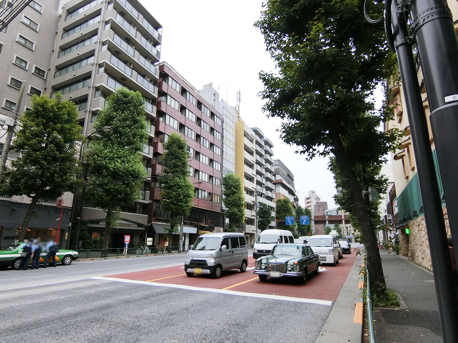 早野ビル前面の通り