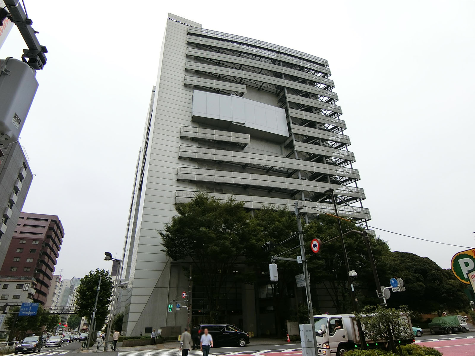 徒歩2分の四谷区民センター
