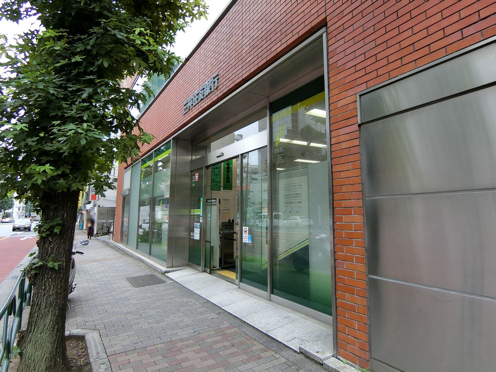 徒歩1分の三井住友銀行麻布支店