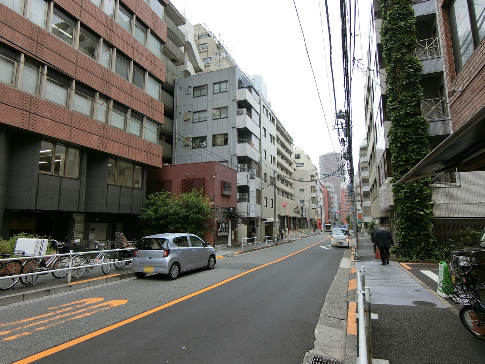 市川ビル前面の通り