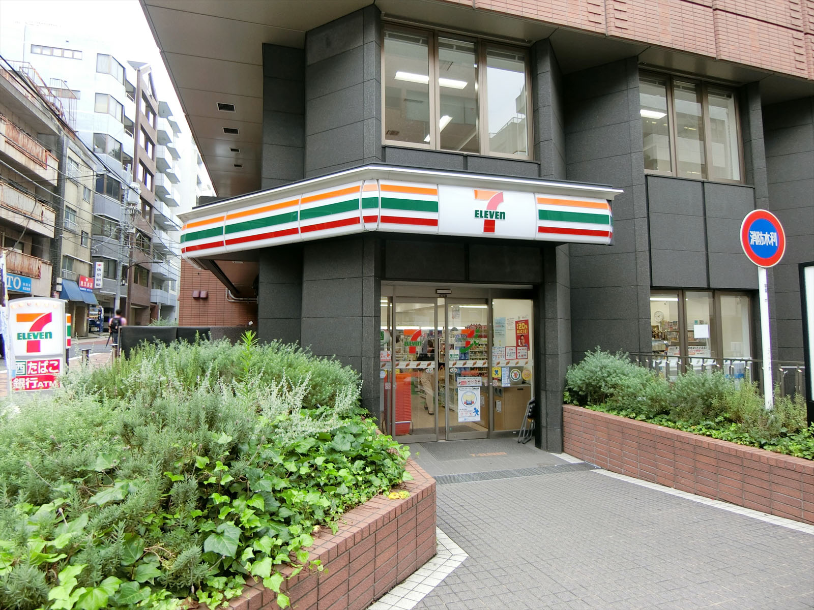 徒歩1分のセブンイレブン