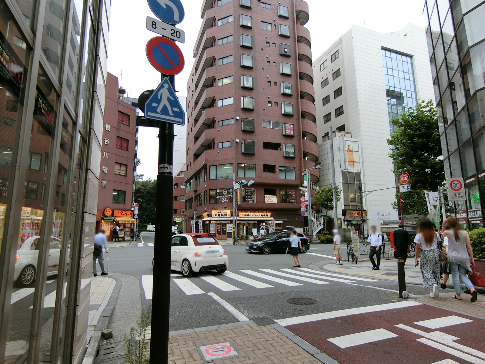 第13大鉄ビル前面の通り
