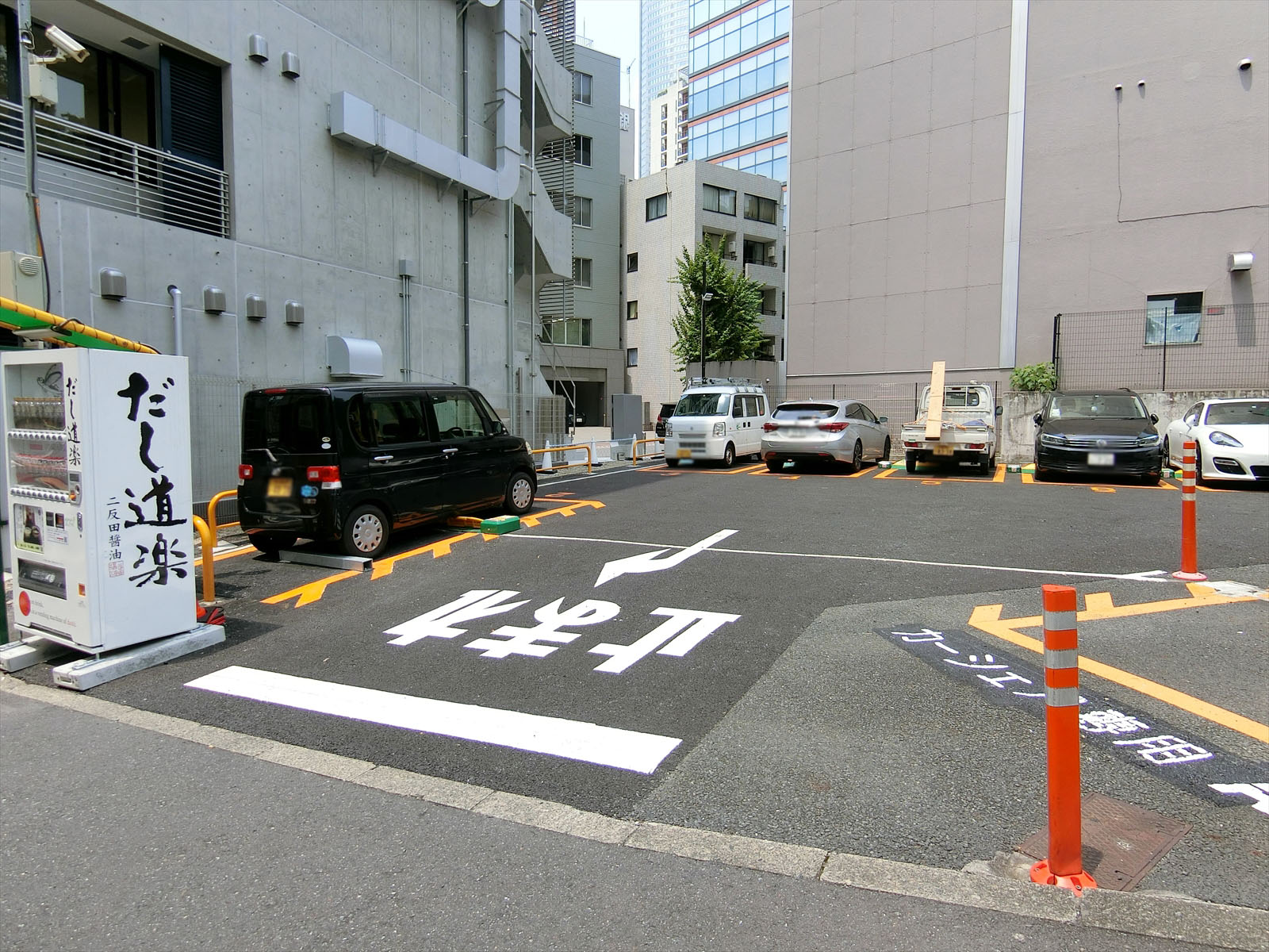 隣のコインパーキング