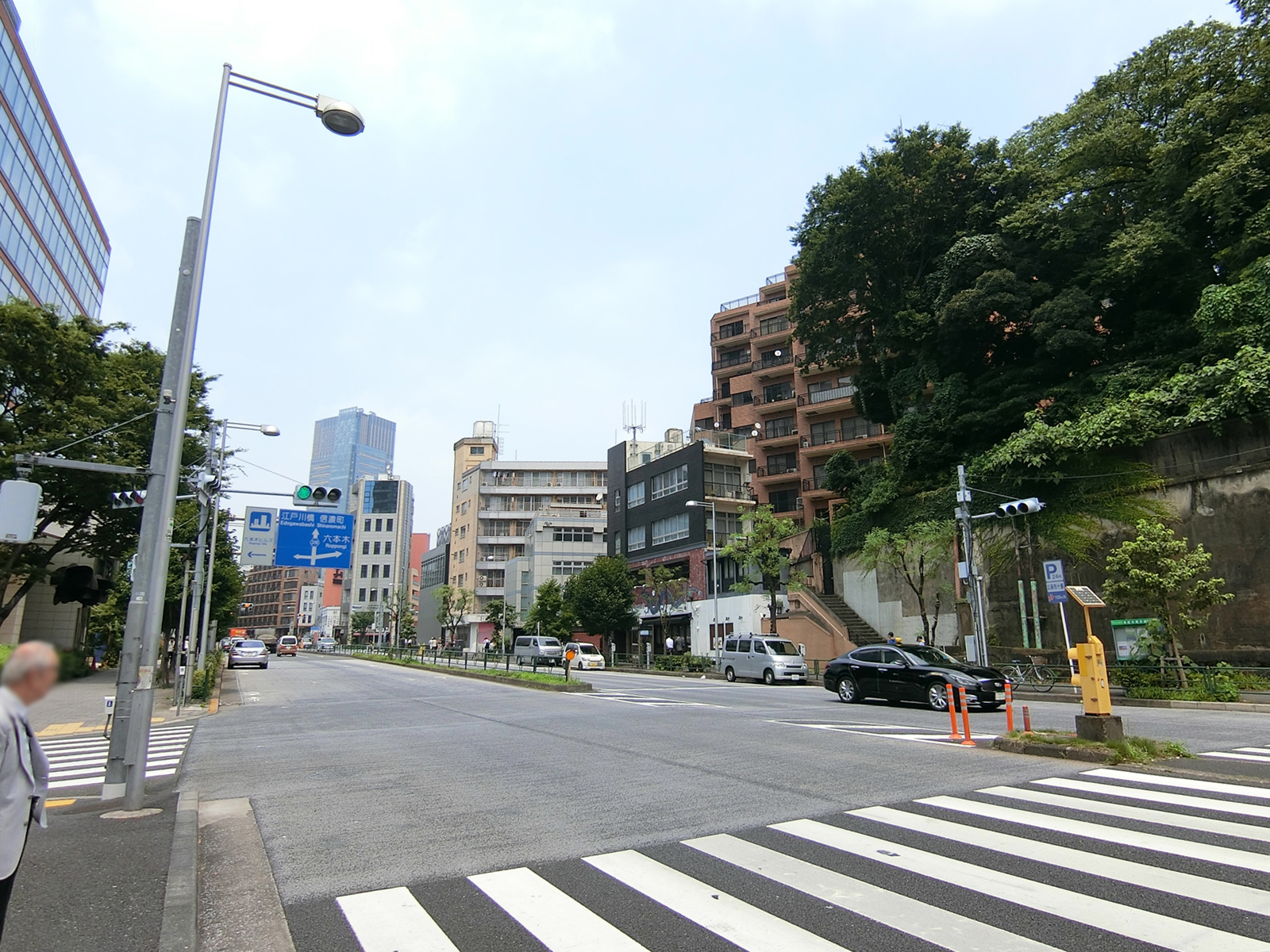 蟻川ビル前面の通り