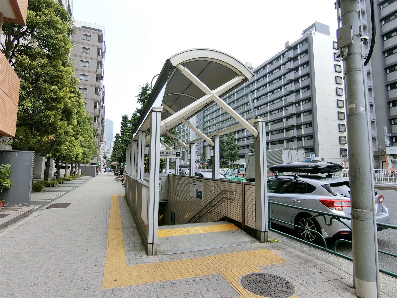 最寄りの「麻布十番駅」