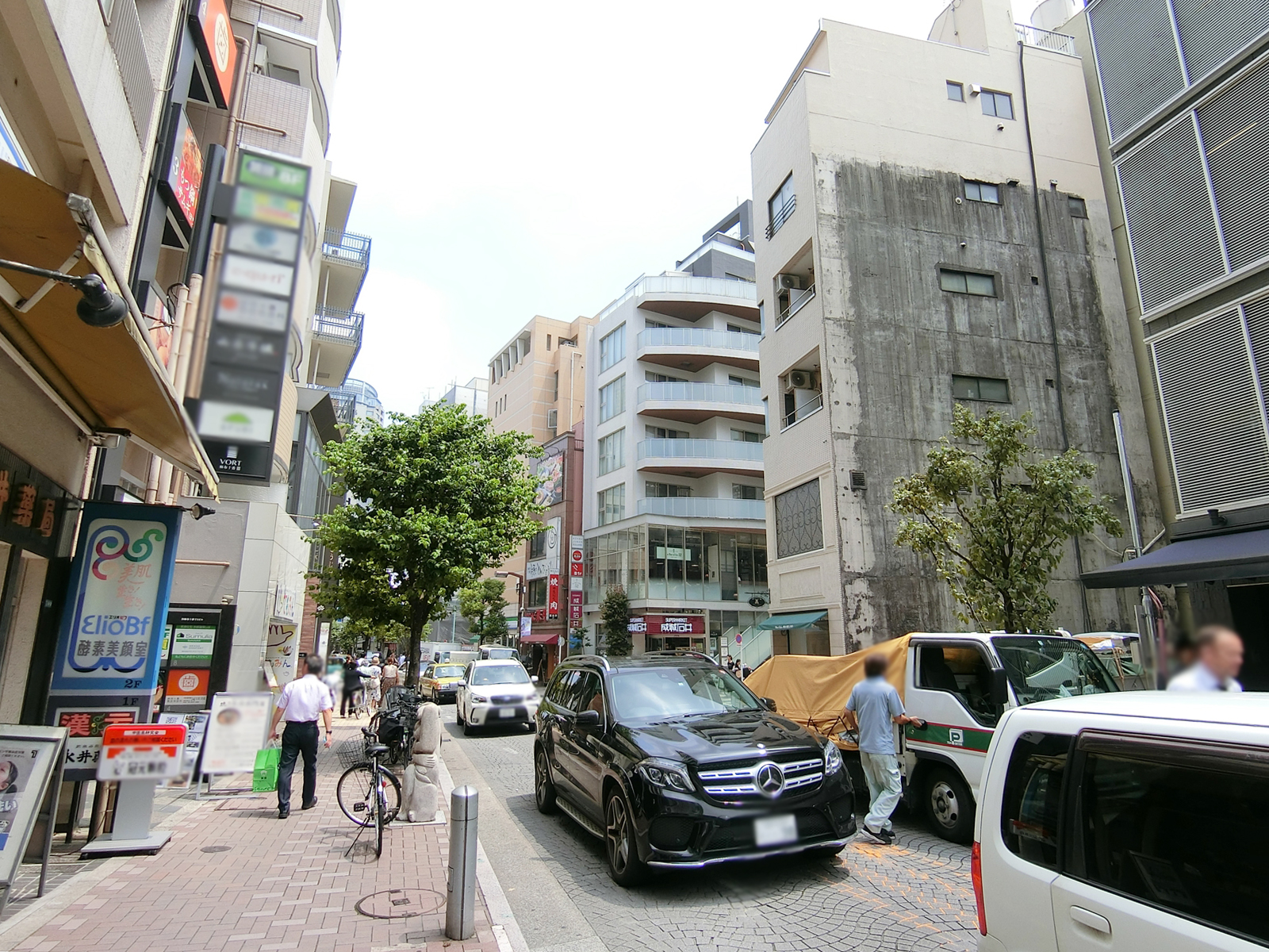 タカデン麻布十番前面の通り