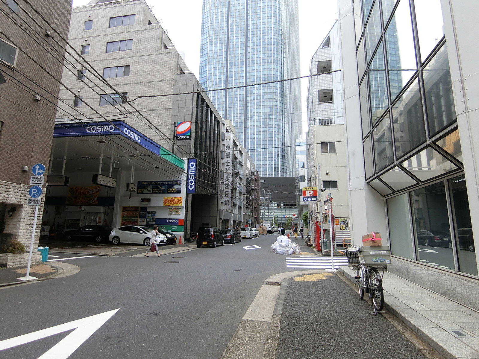 弁護士ビル2号館前面の通り