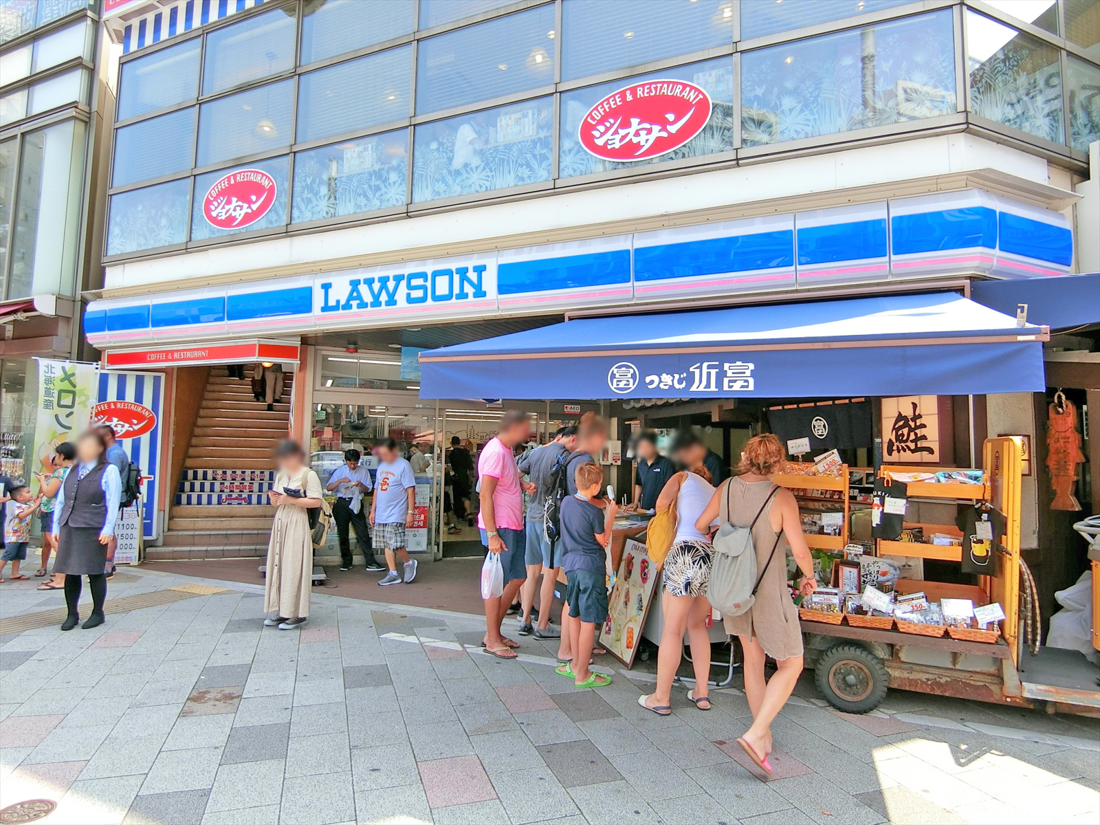 徒歩1分のローソン築地四丁目店