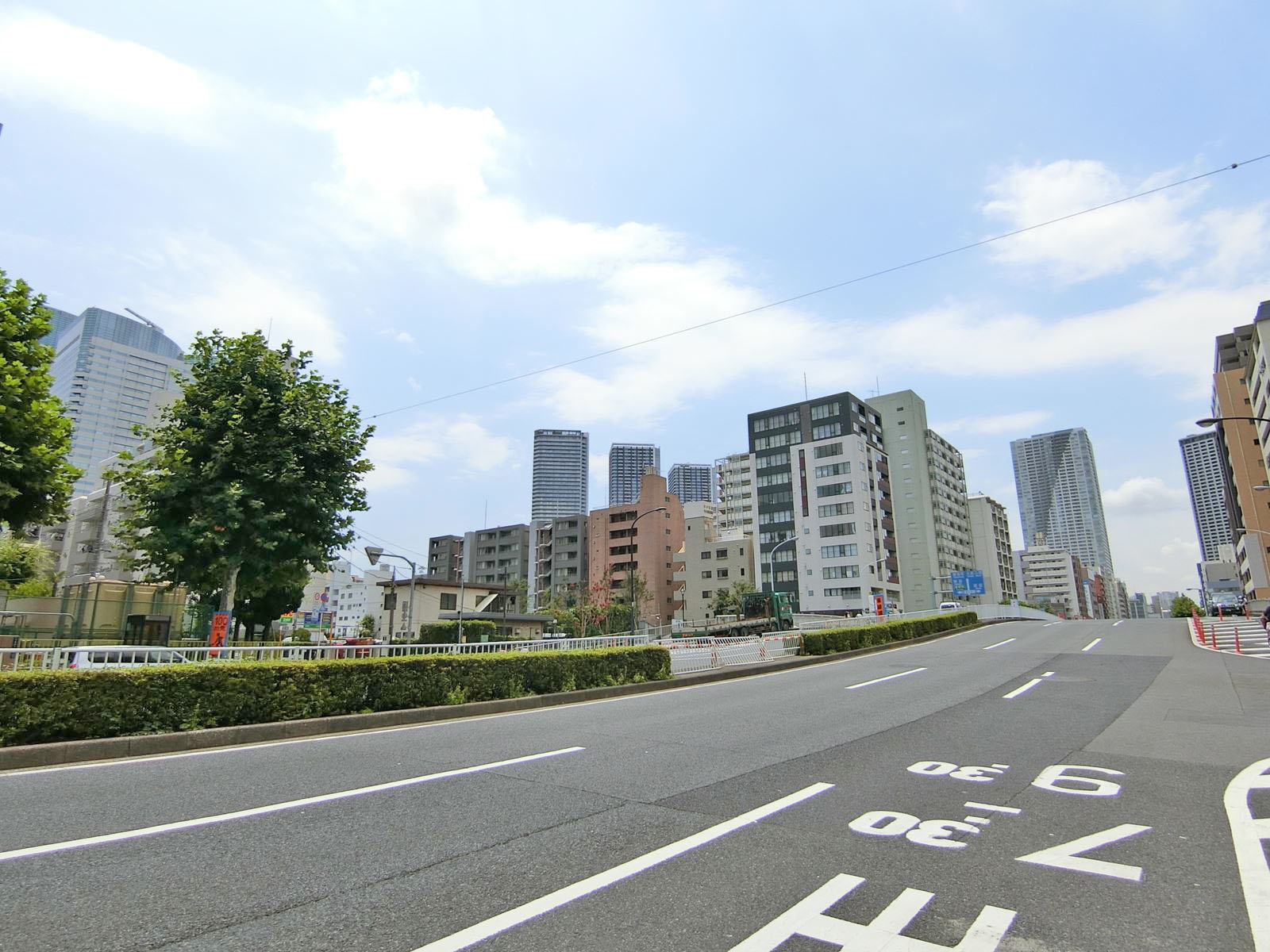 清澄通り沿いに立地
