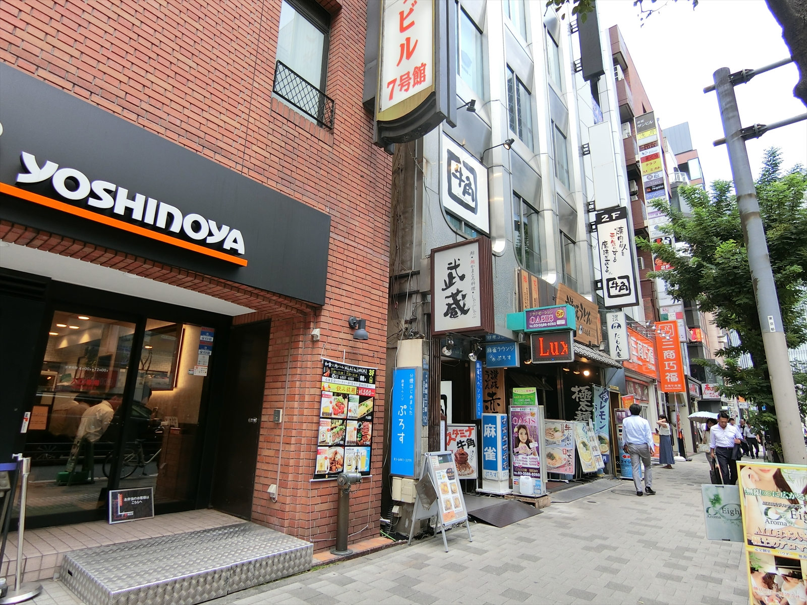 店舗や飲食店の多いエリア