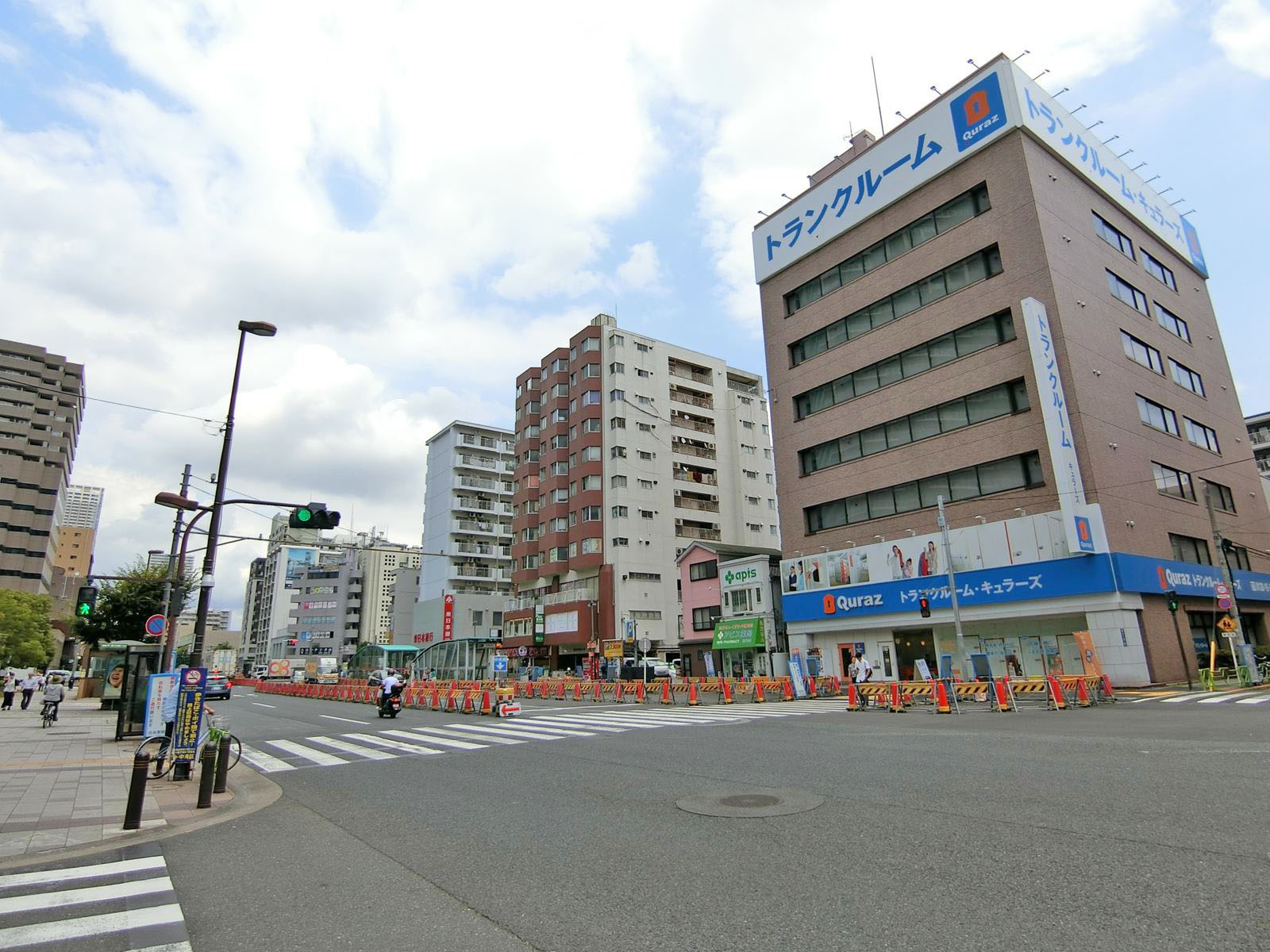 清澄通り沿いに立地