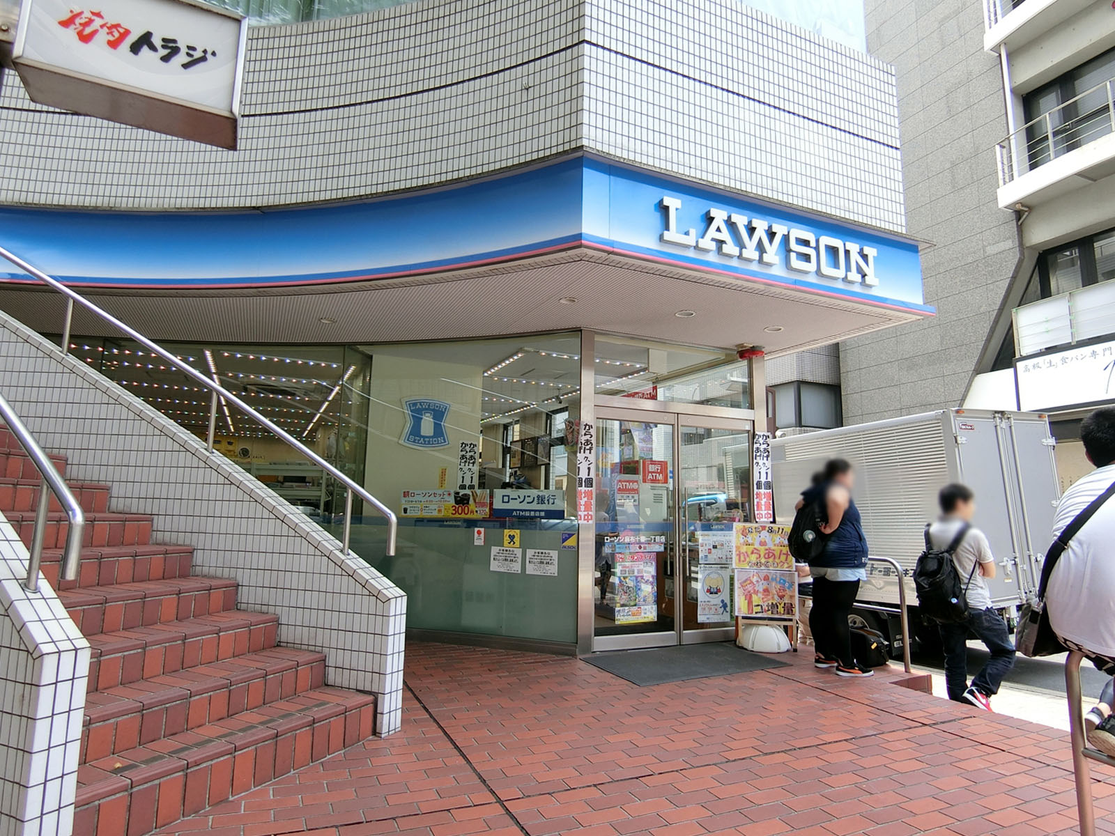 徒歩1分のローソン麻布十番一丁目店