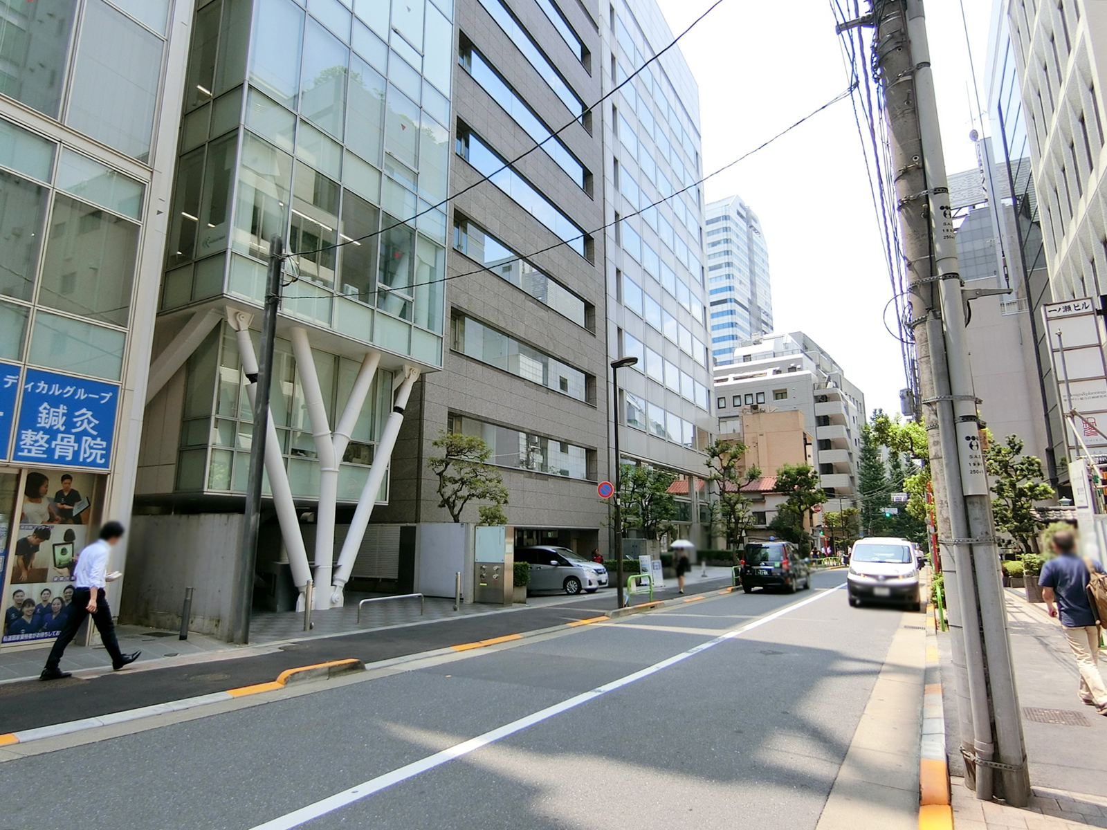 麹町センタービル前面の東京FM通り
