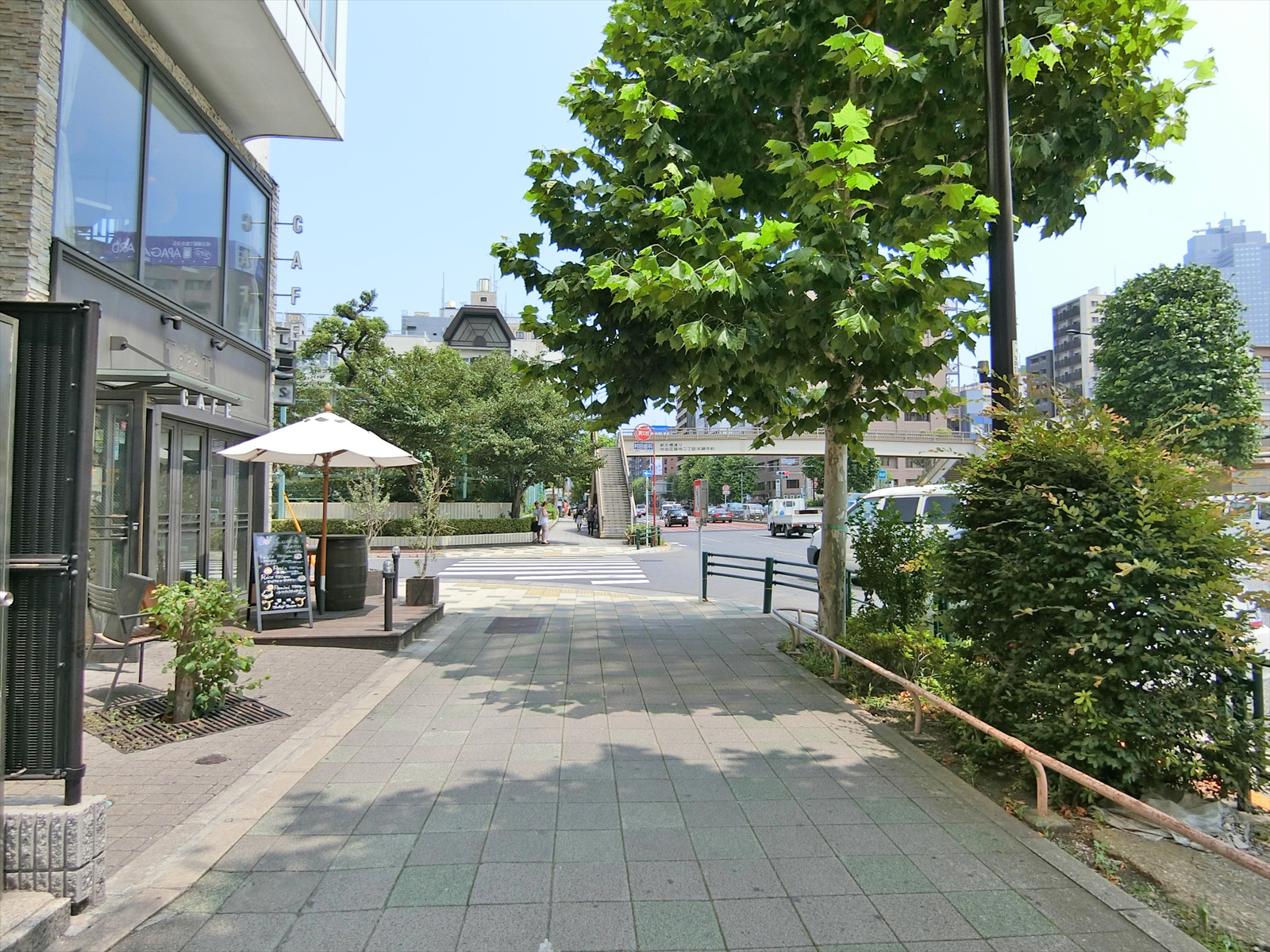東銀座プラザビル前面の通り