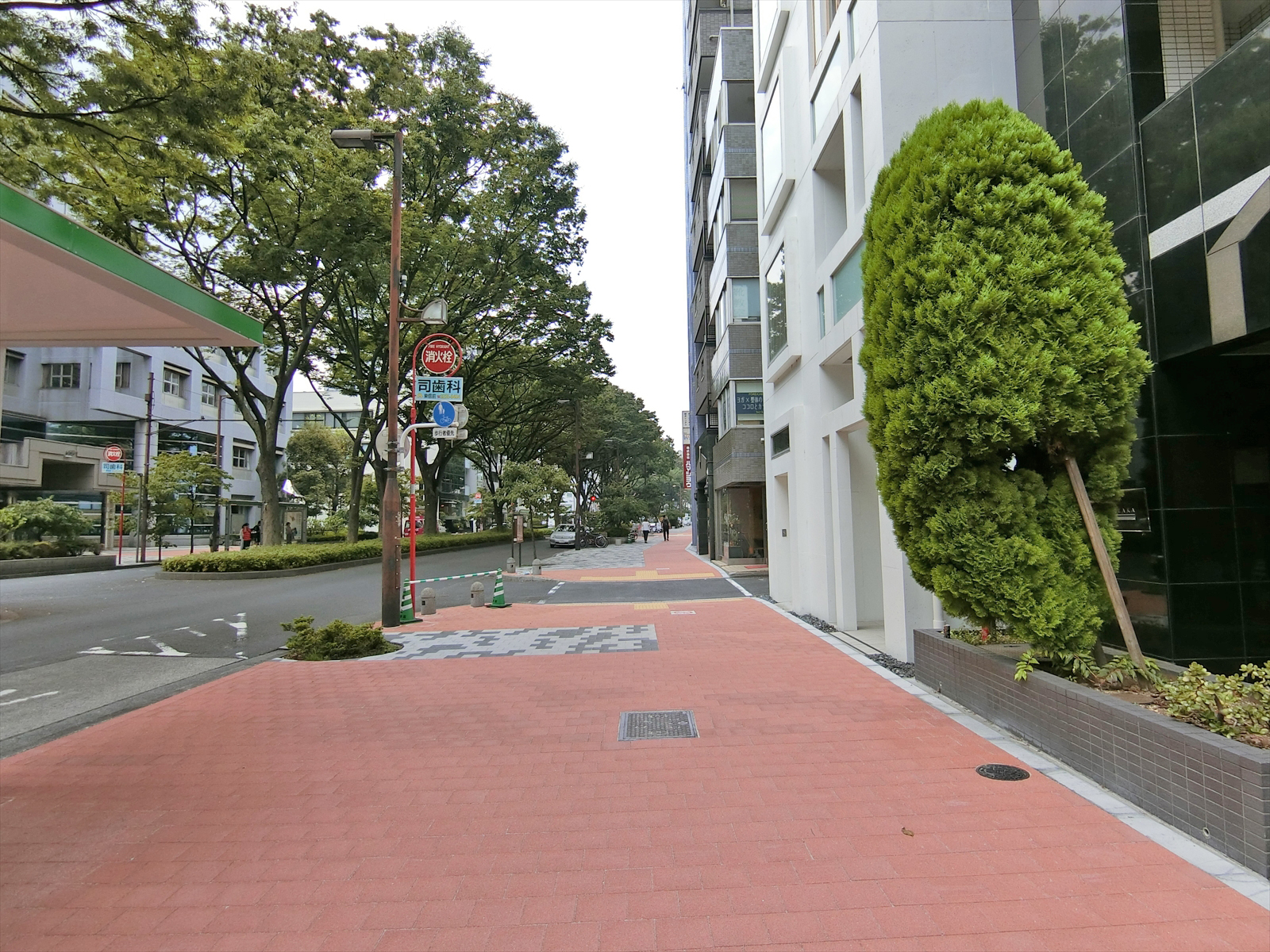 山吹町徳住ビル前面の通り