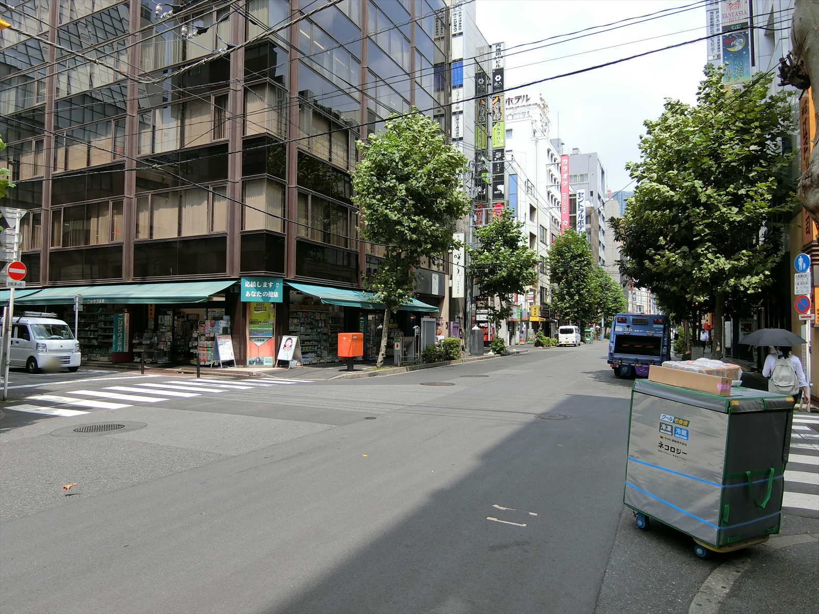 松尾ビル前面の通り