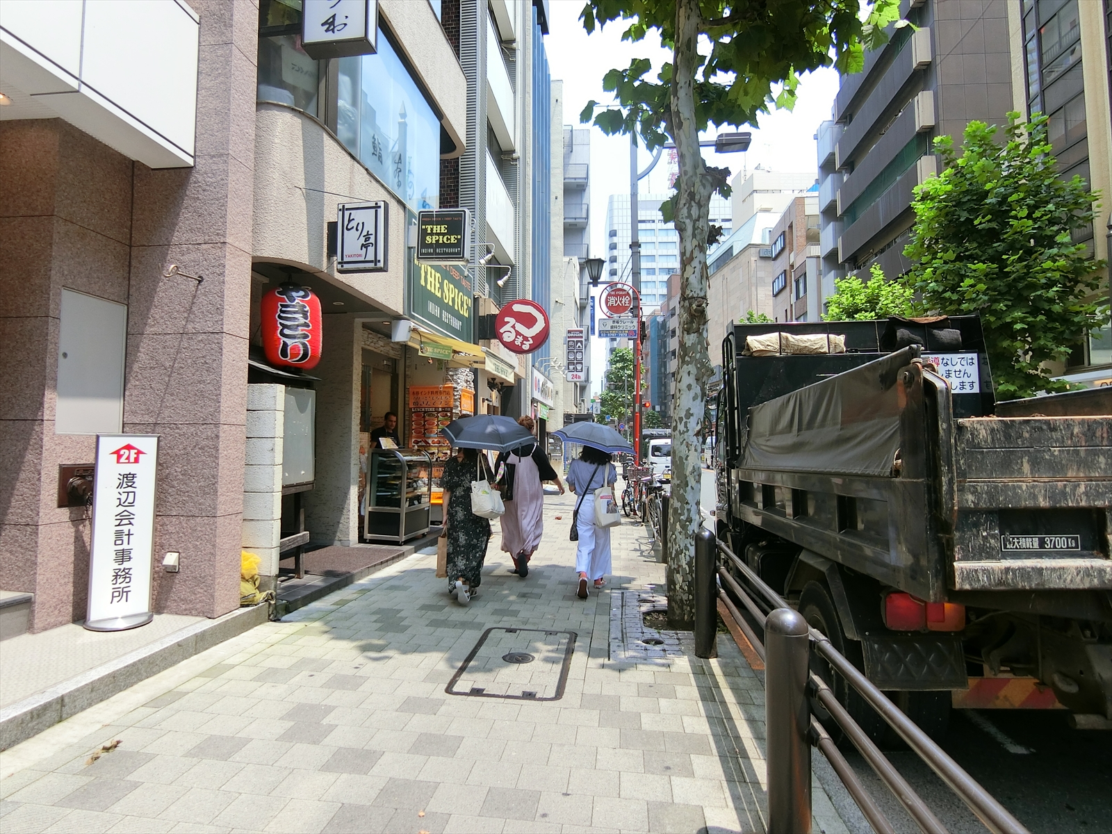 赤坂ファイブビル前面の通り