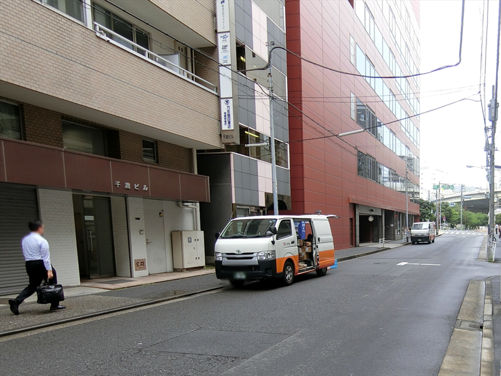ラインコーポ箱崎前面の通り