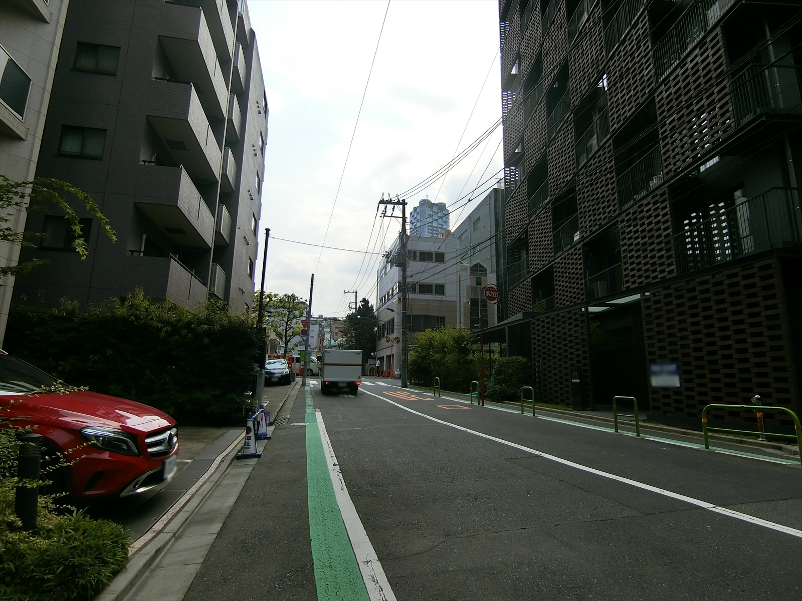 YMビル前面の通り