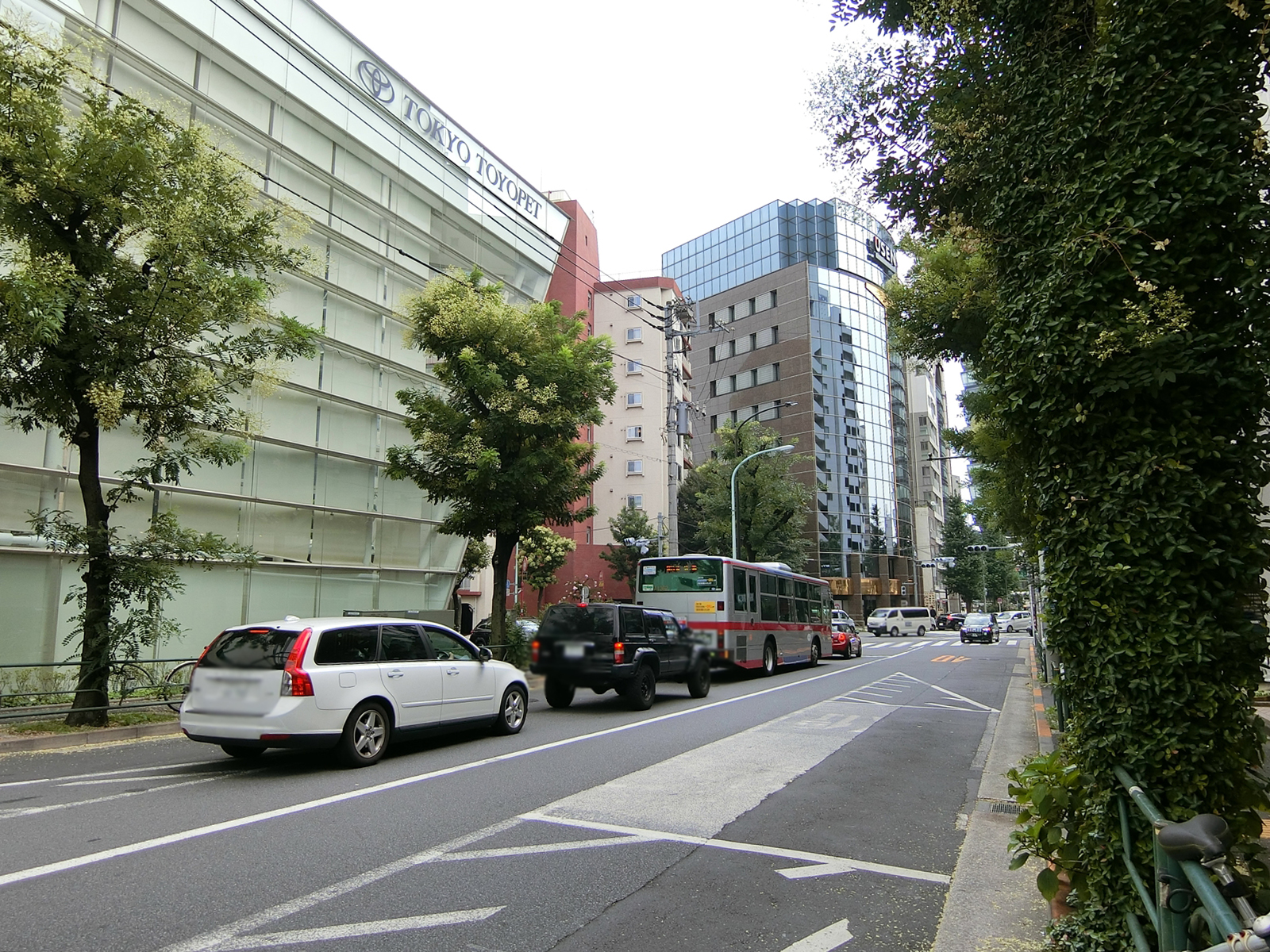 フォートレス渋谷前面の淡島通り