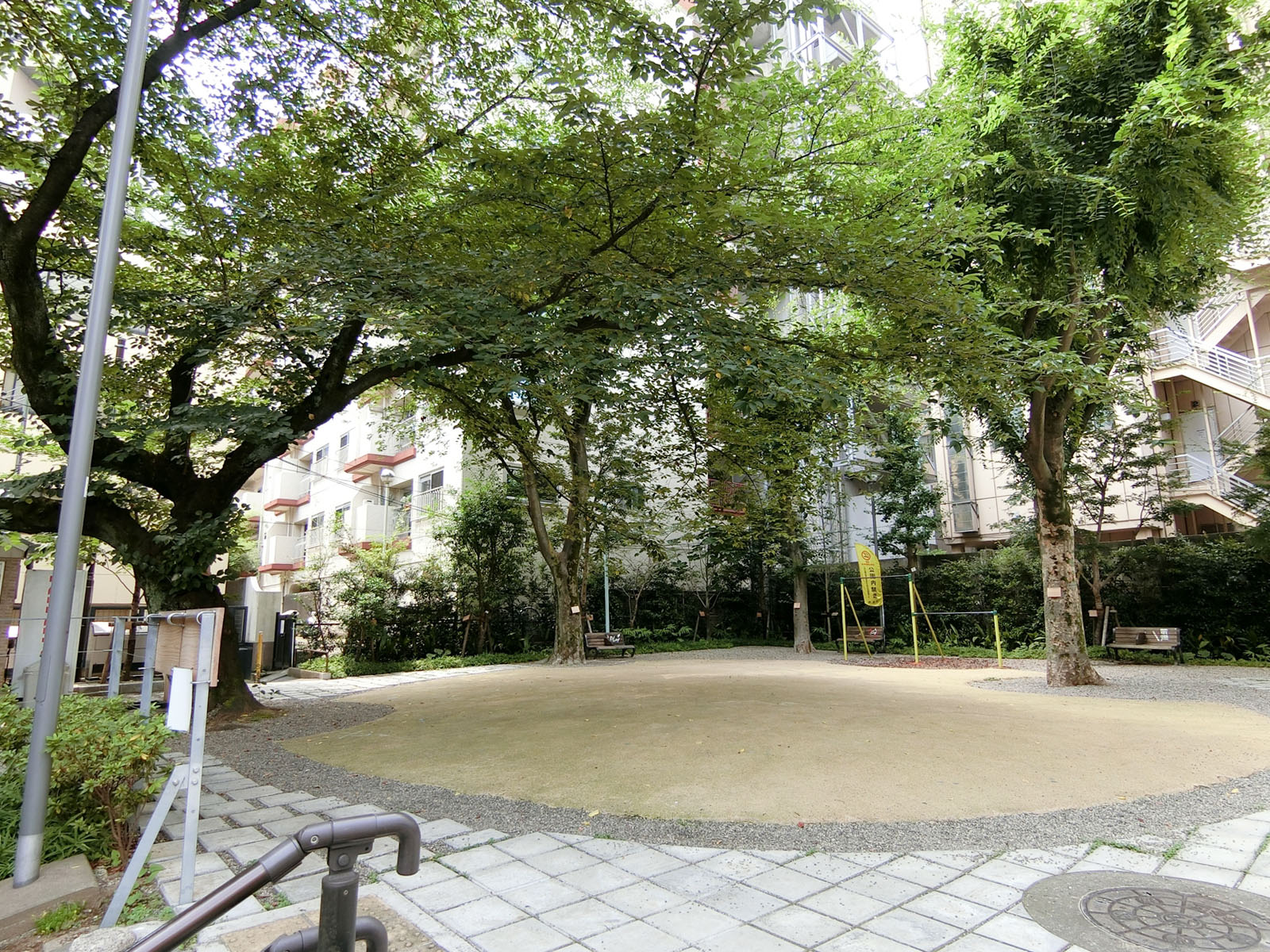 徒歩2分の神泉児童遊園地