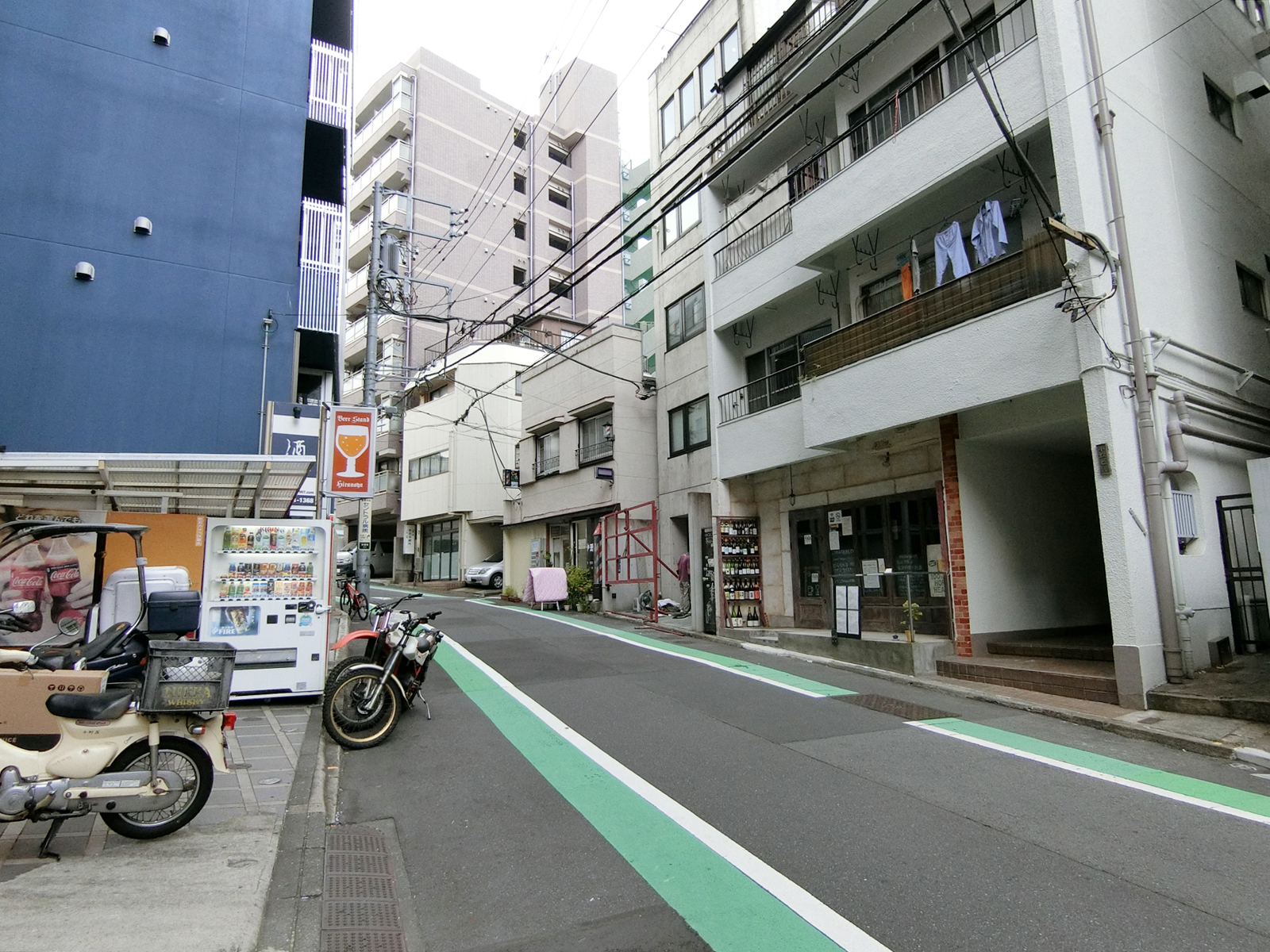 平野ビル前面の裏渋谷通り