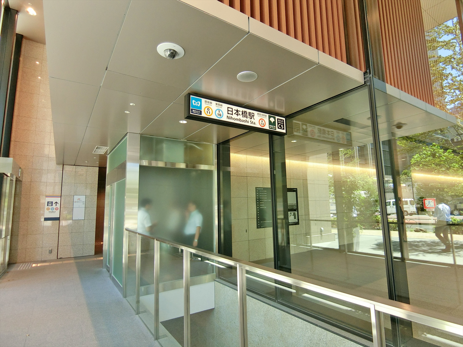 「日本橋駅」C5出口から直結