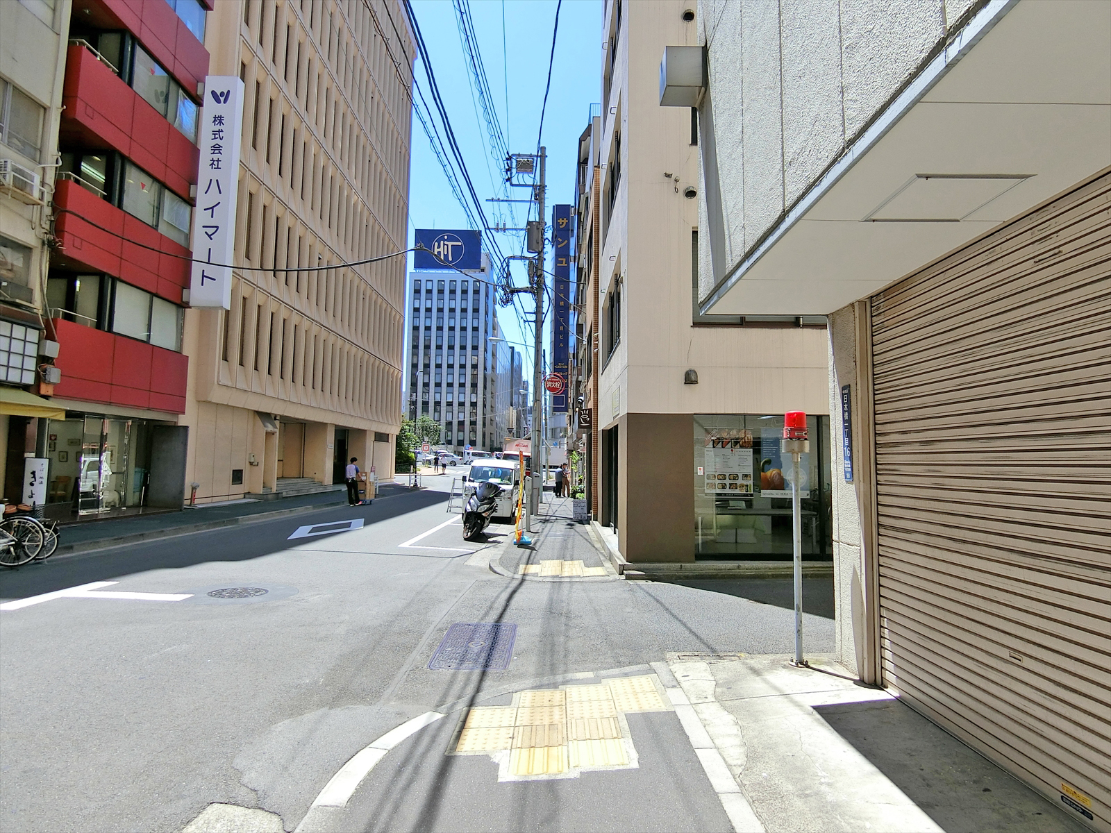久富ビル前面の通り