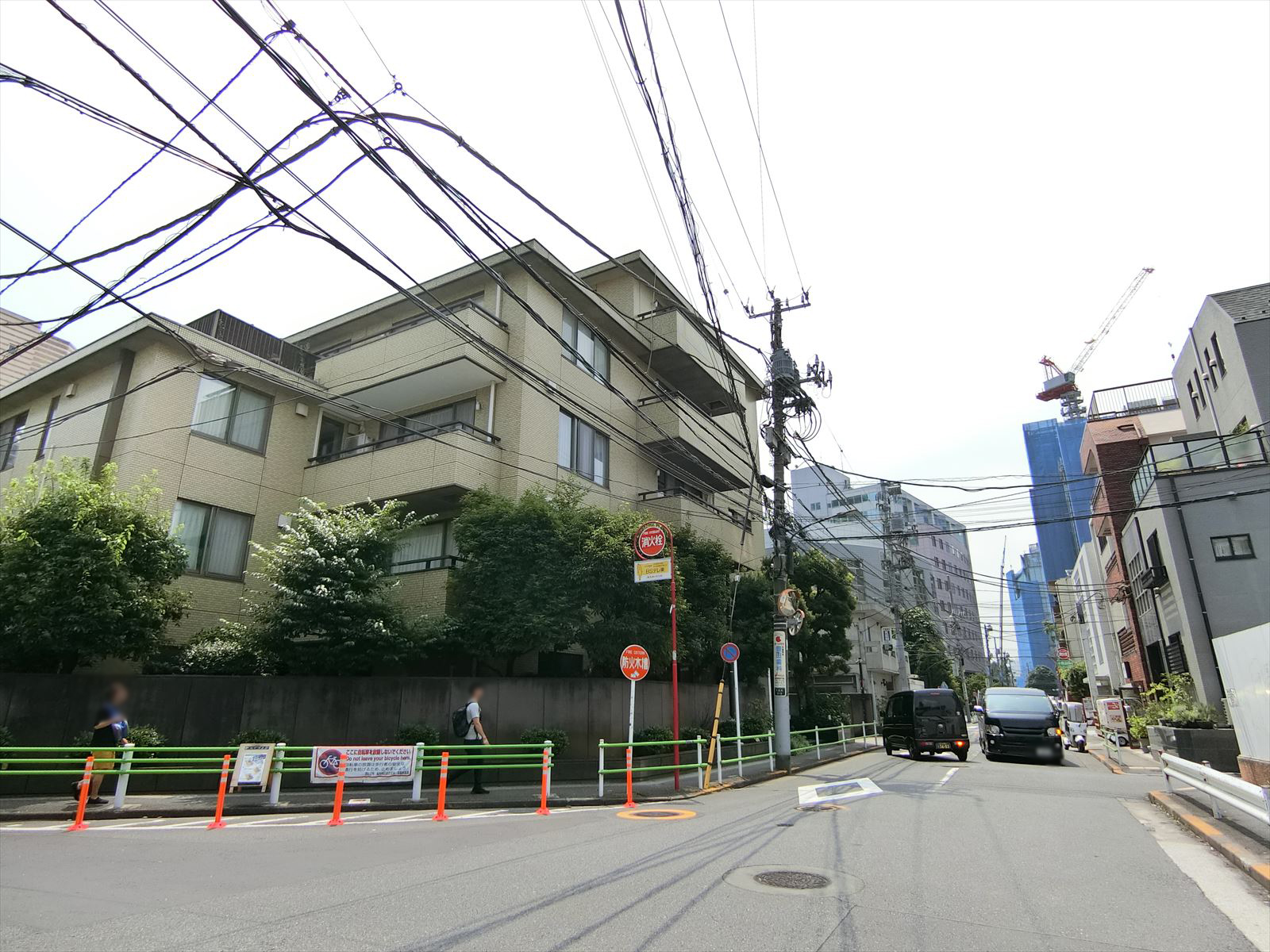 周辺は住宅街