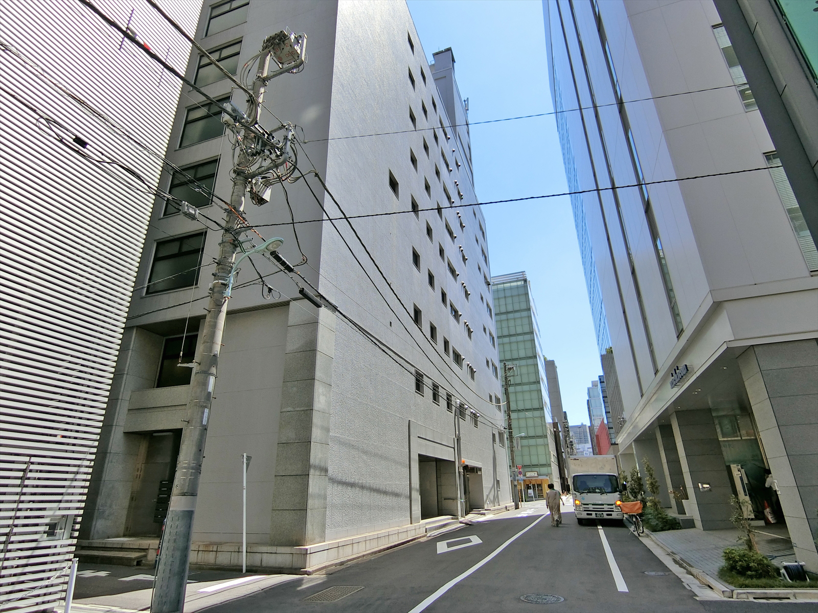 周辺はオフィス街