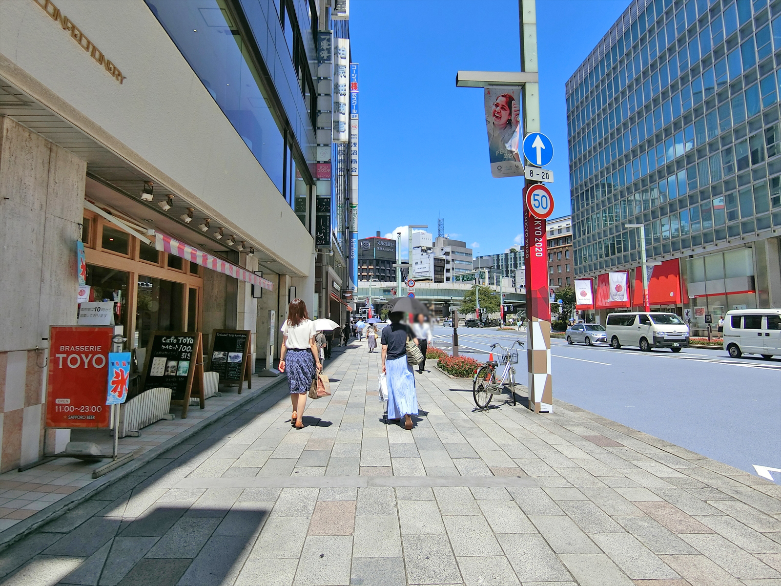 東洋ビルディング前面の通り