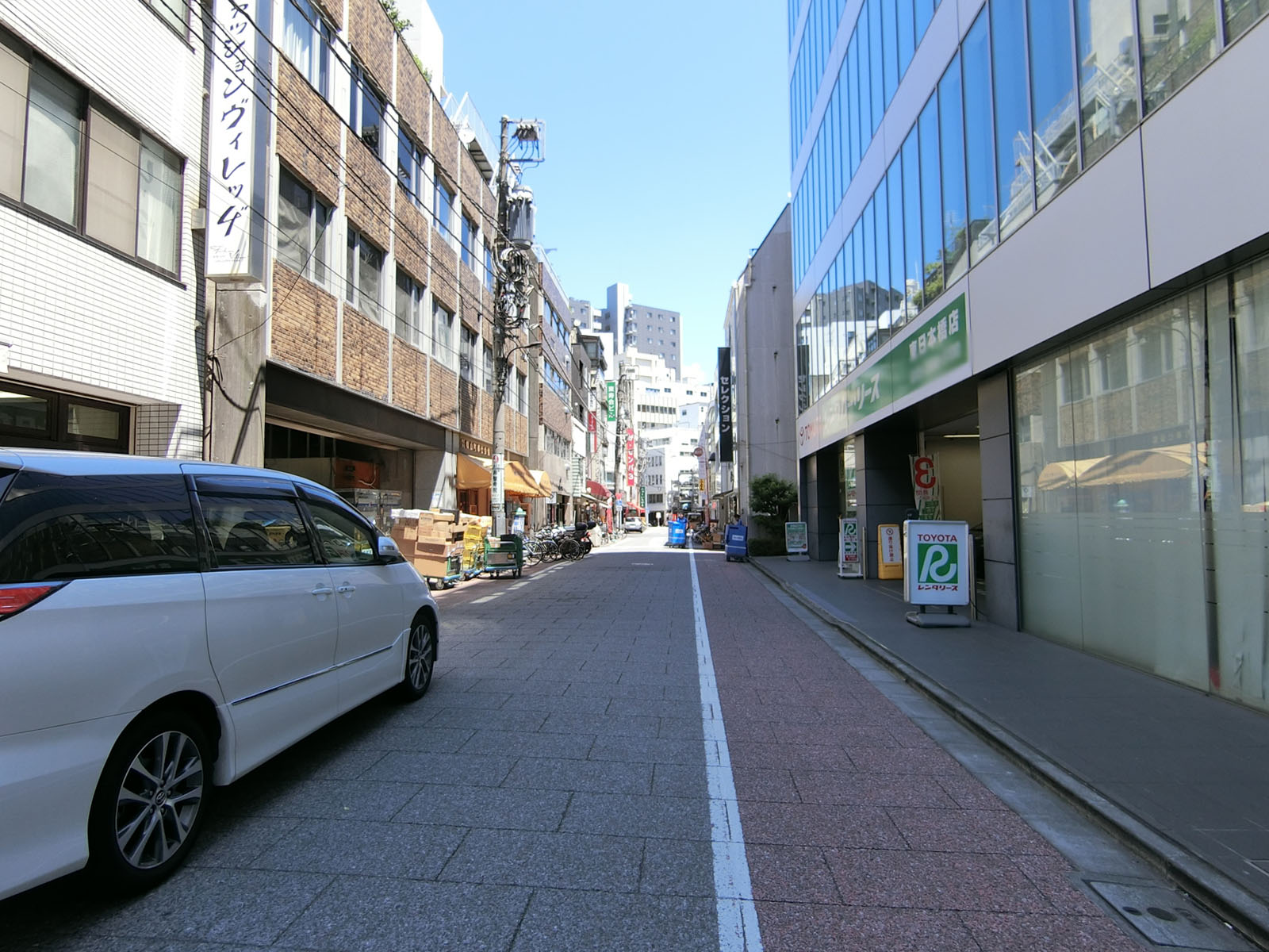 Daiwa東日本橋ビル前面の通り