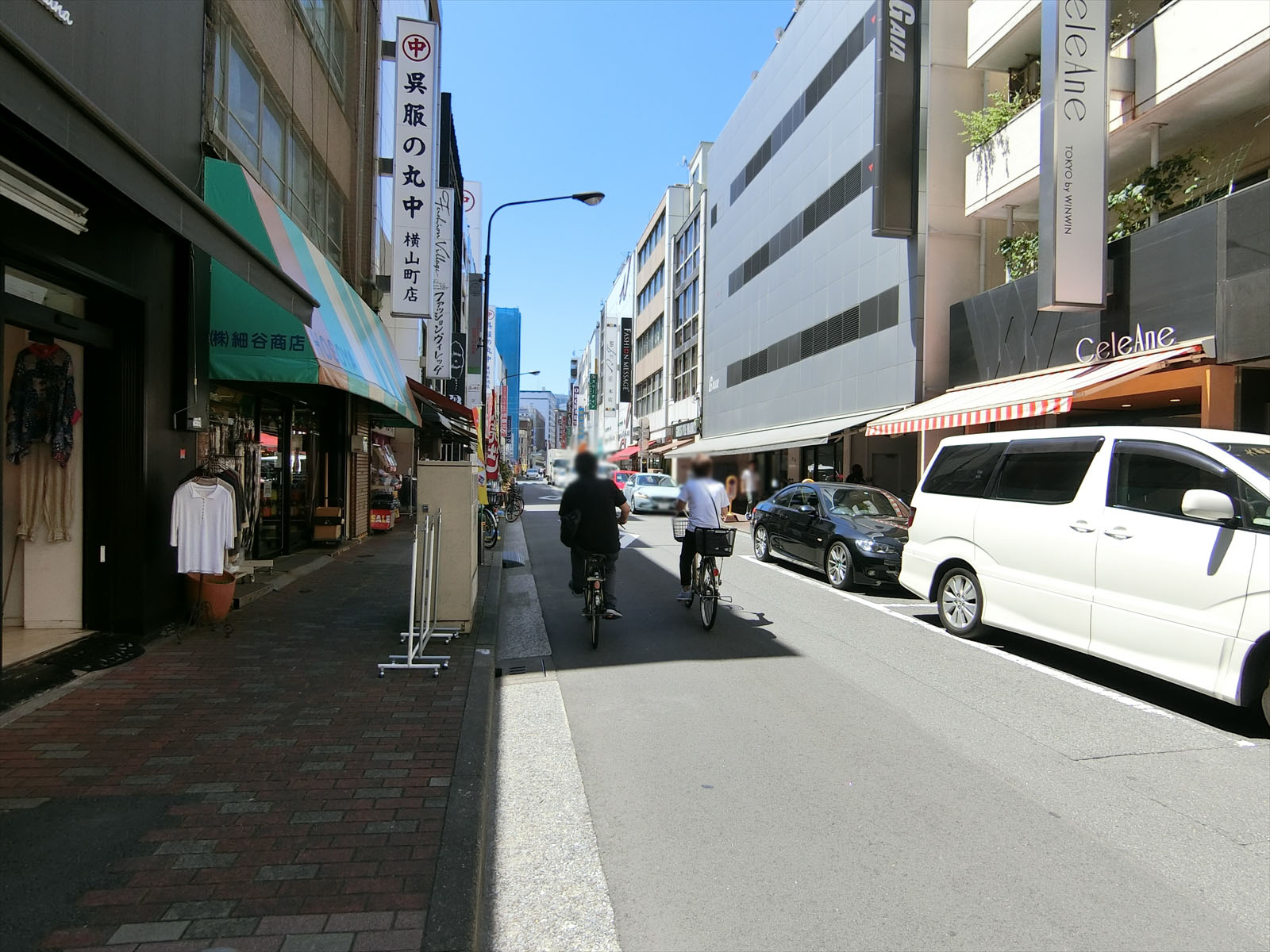 大嶋屋本店ビル前面の通り