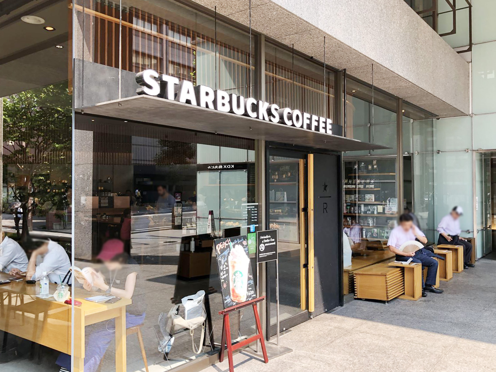 徒歩1分のスターバックスコーヒー