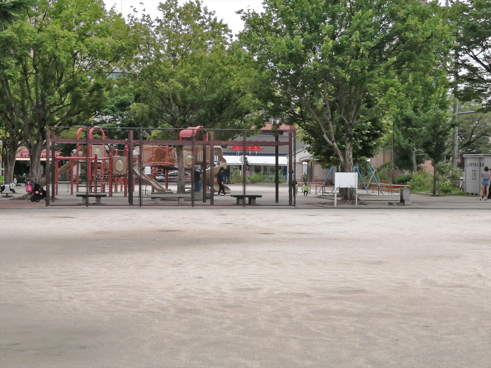 近くの簀子公園