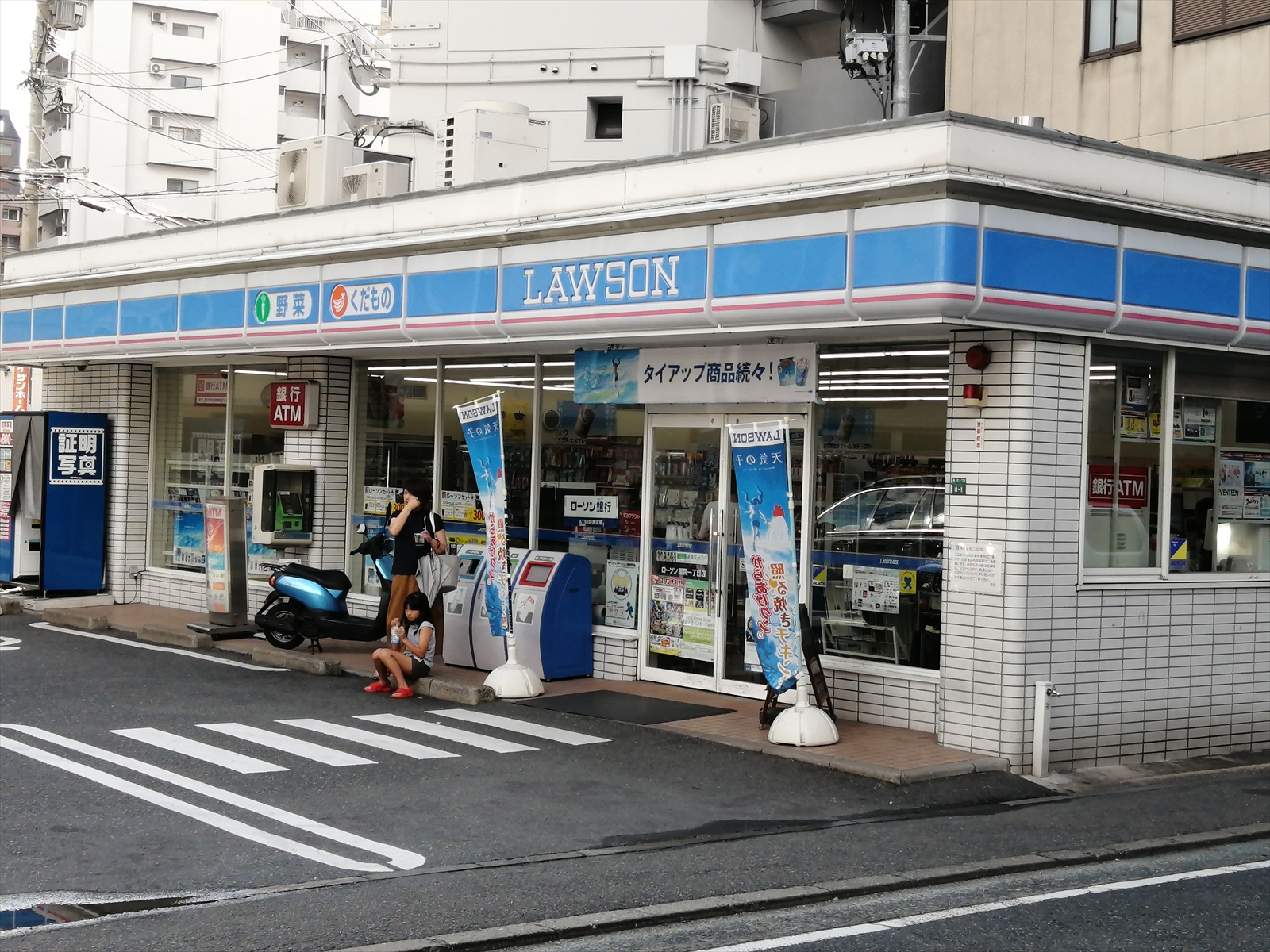 徒歩1分のローソン薬院一丁目店