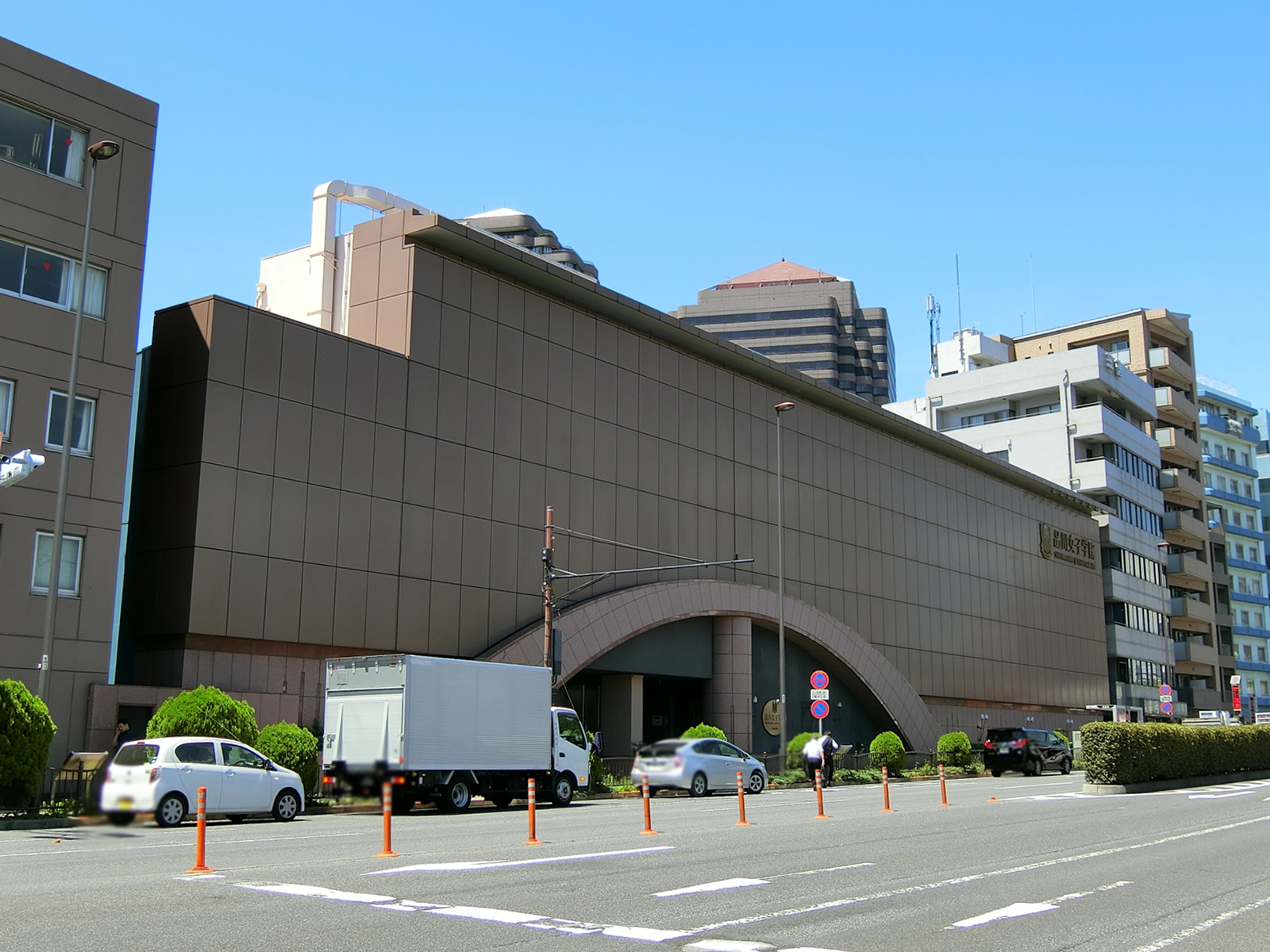 近くの品川女子学院中等部