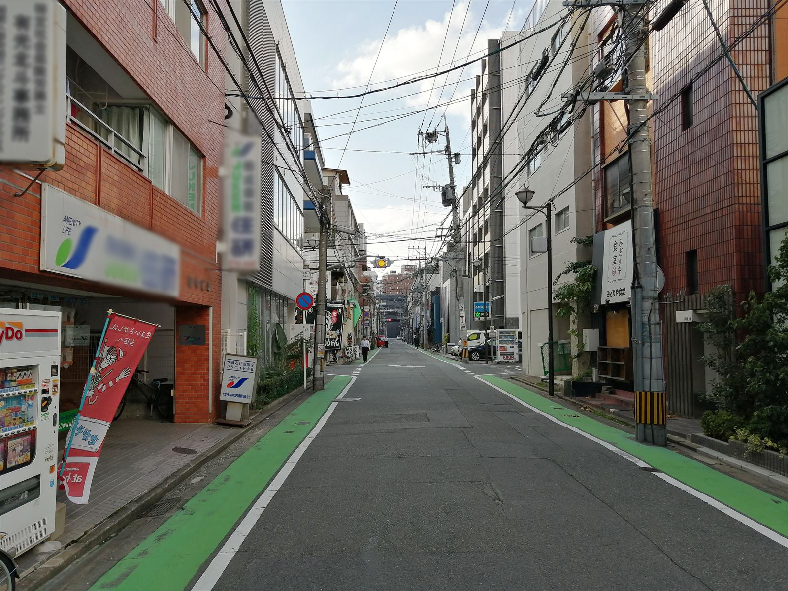 玉美ビル前面の通り