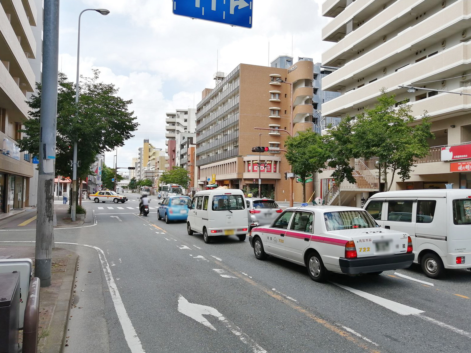 前面のみやけ通り