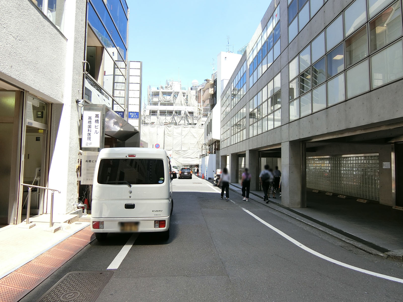 高橋ビル前面の通り