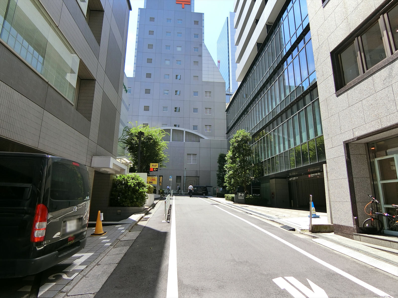 ミレーネ渋谷美竹ビル前面の通り