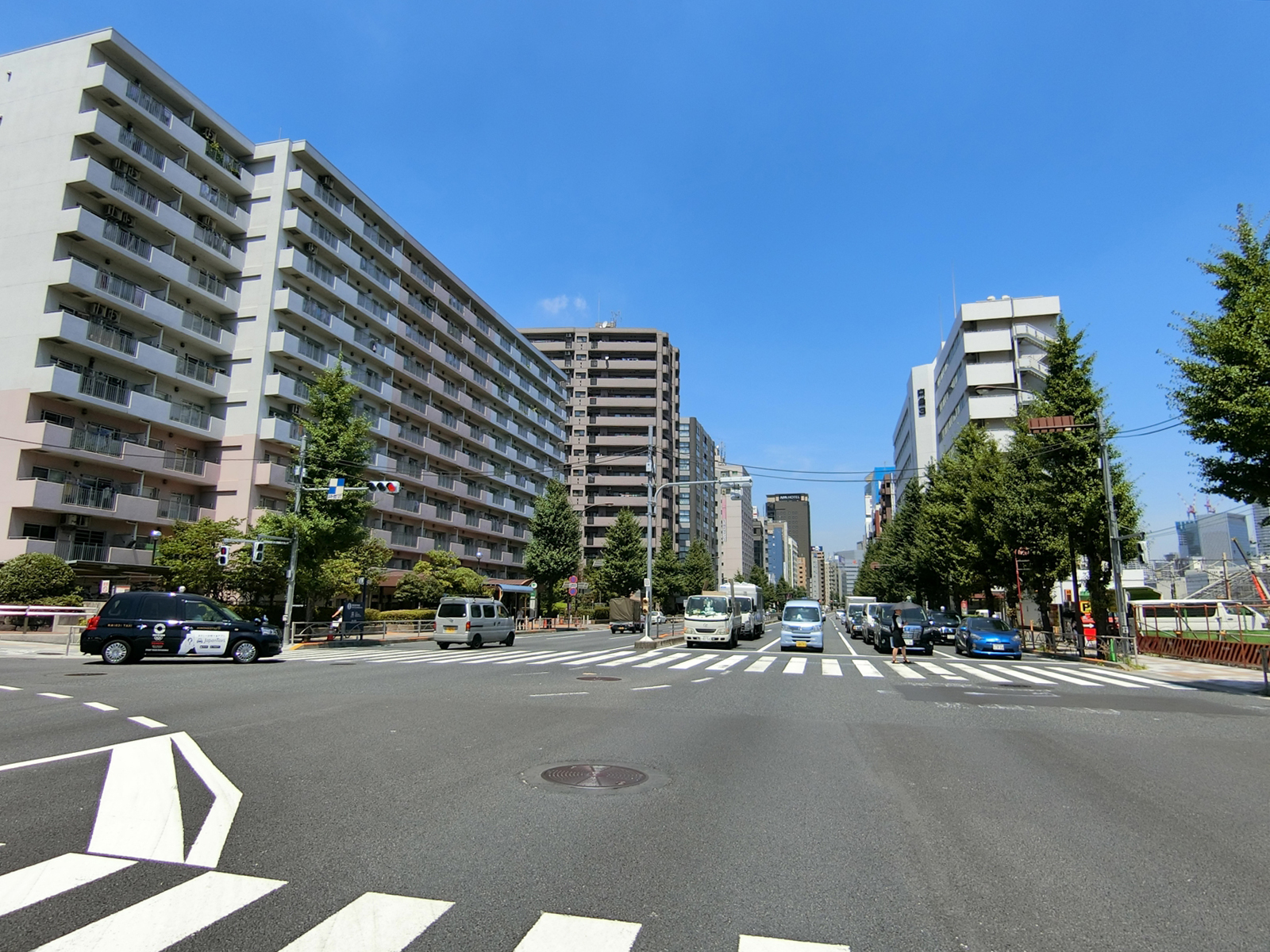 高輪OSビル前面の第一京浜