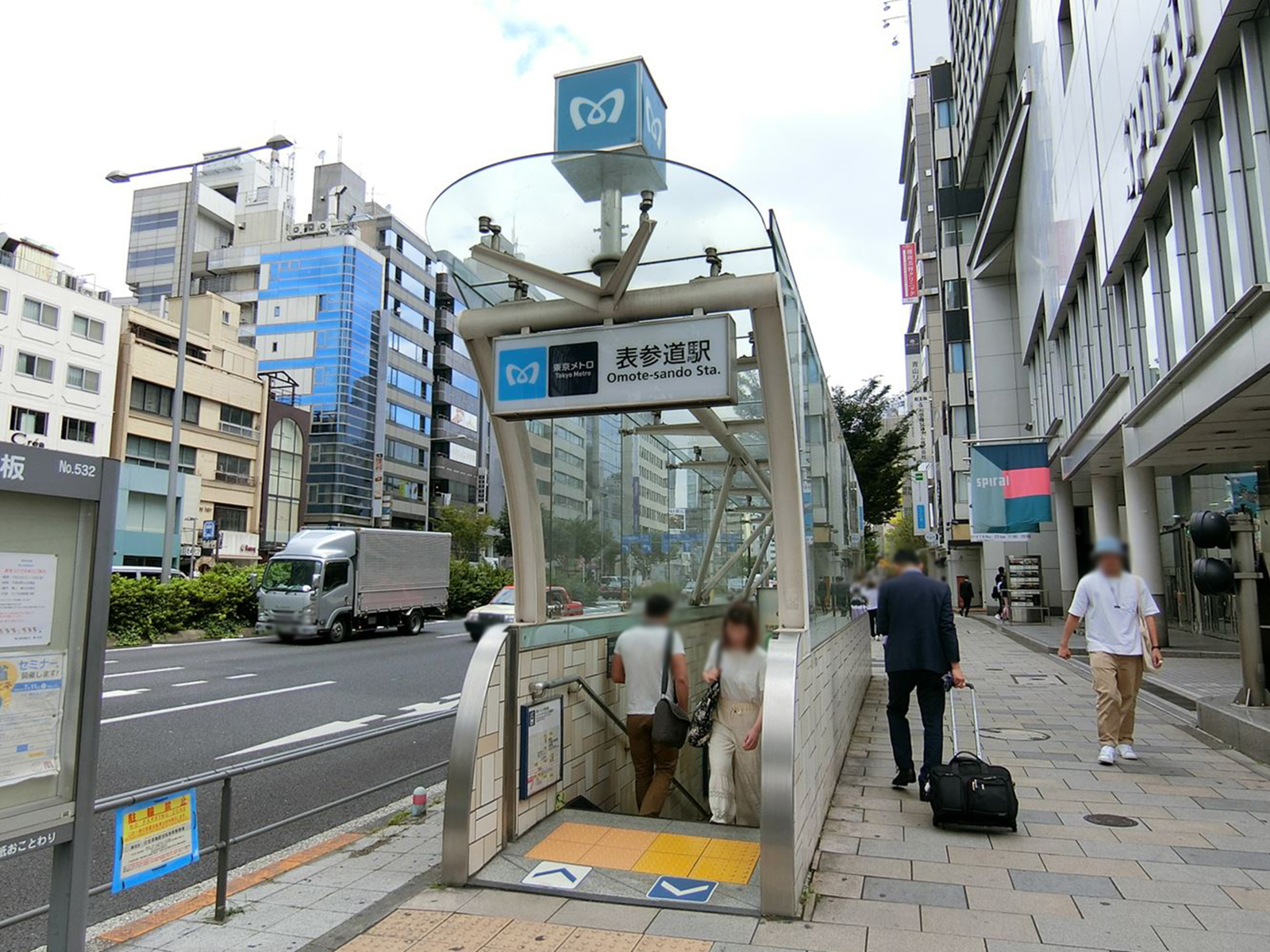 最寄りの「表参道駅」