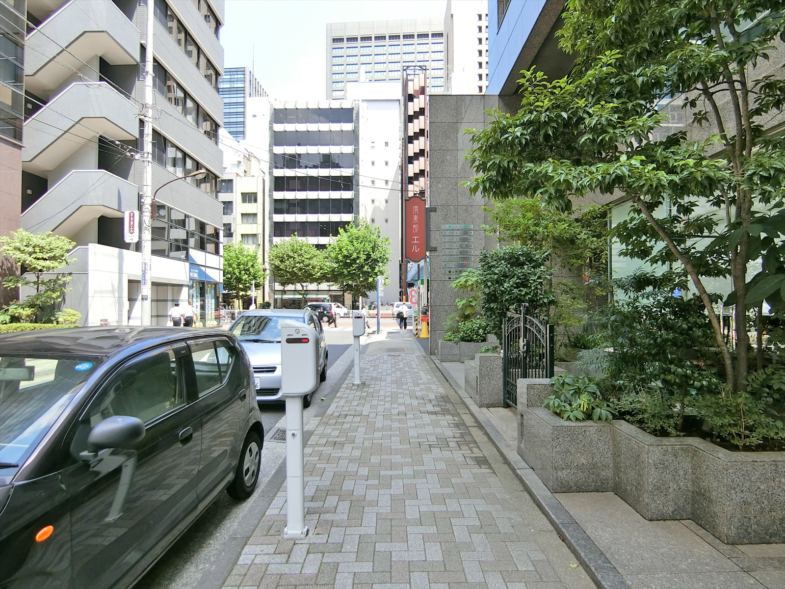 西新橋TMビル前面の通り