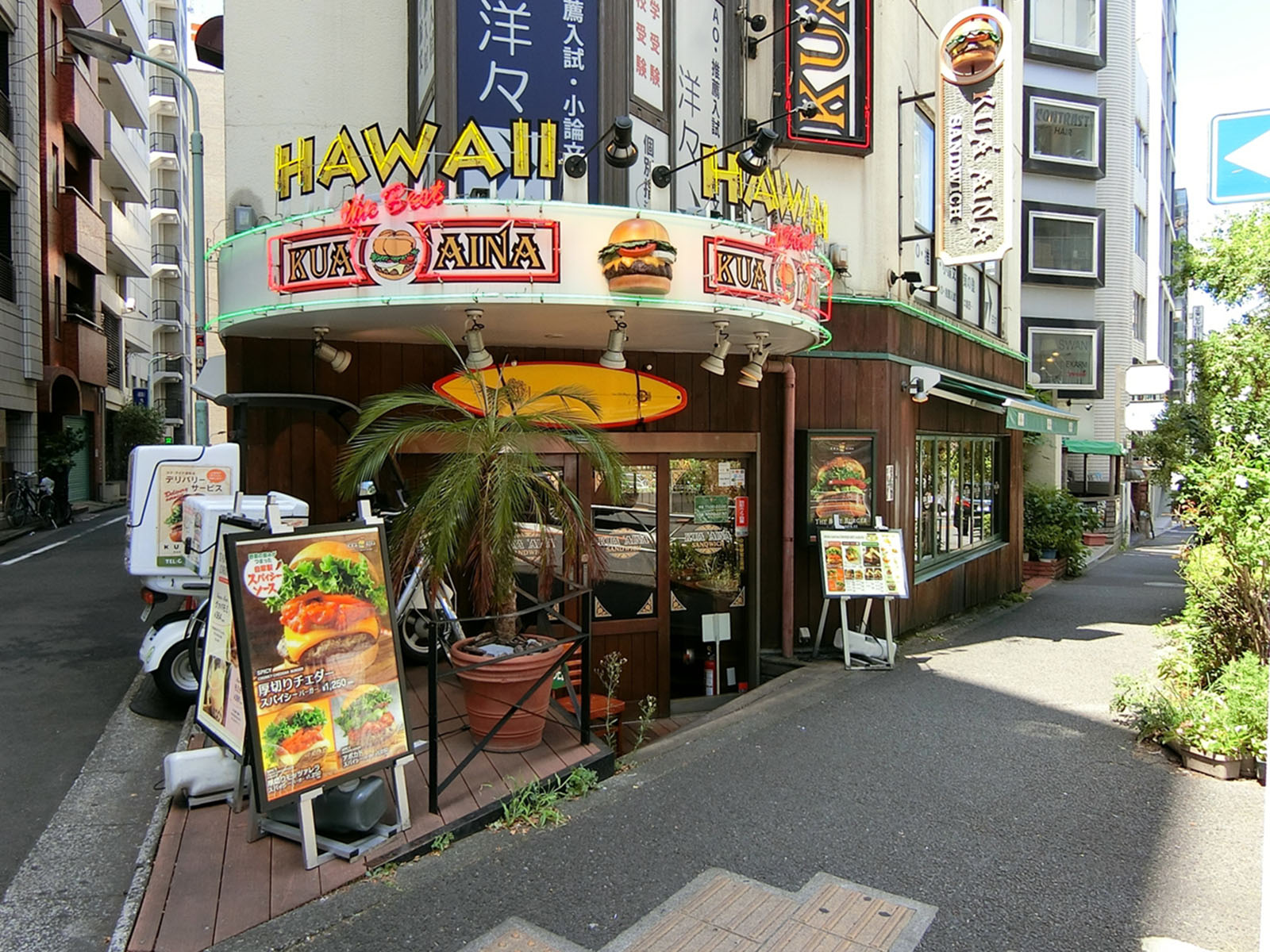徒歩1分のクア・アイナ