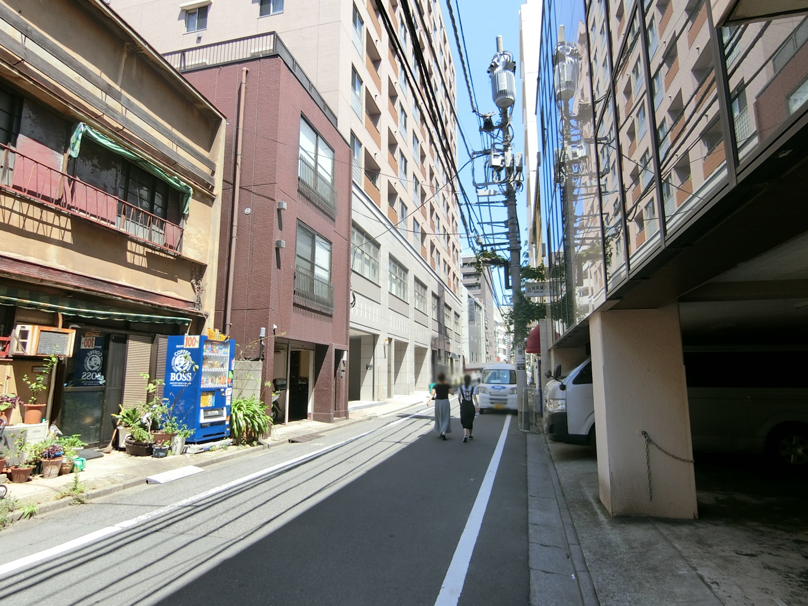 財津ビル前面の通り