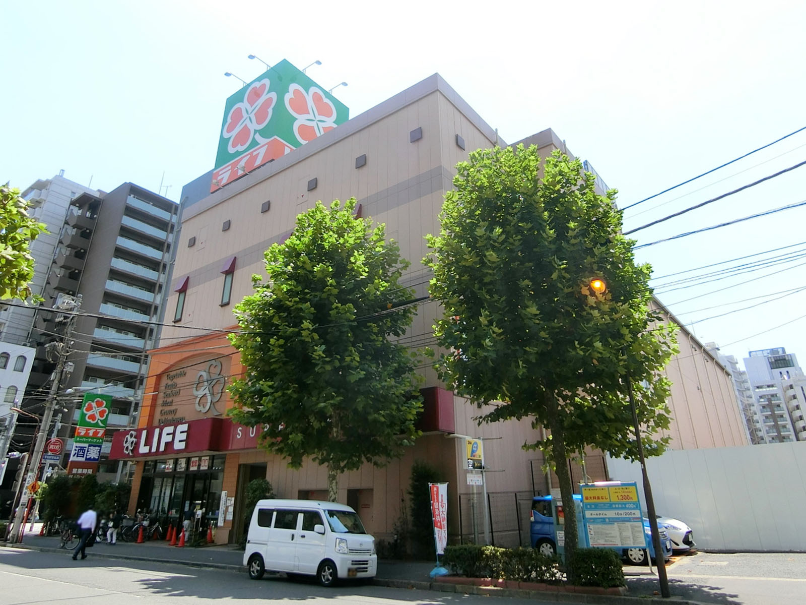 徒歩2分のライフ神田和泉町店