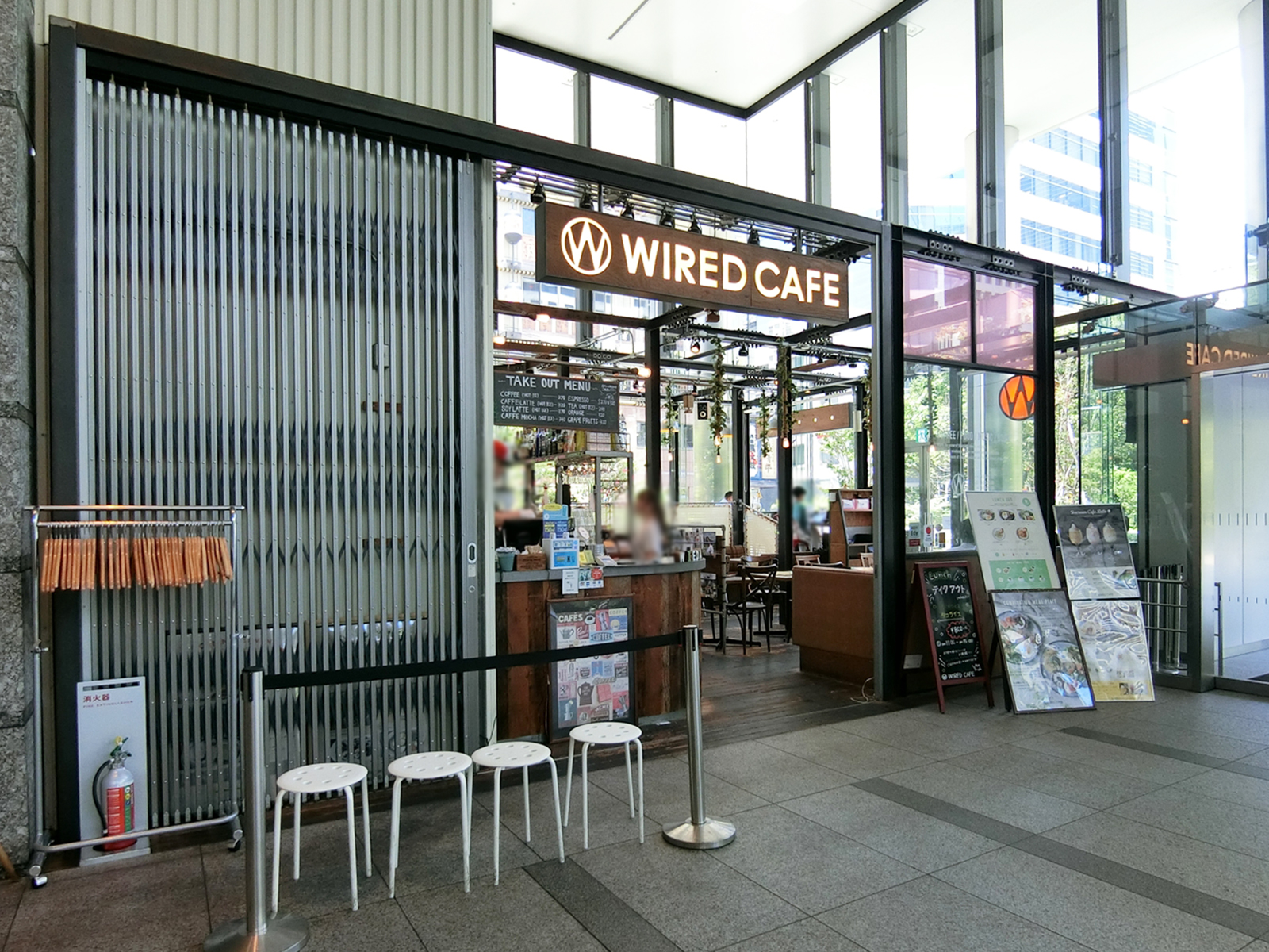 向かいのビル内にあるWIREDCAFE