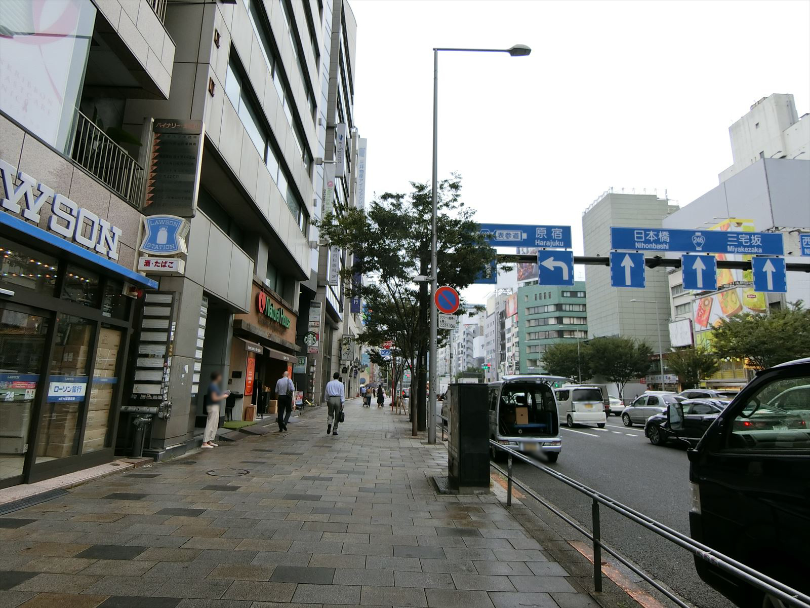 アクセス表参道前面の通り